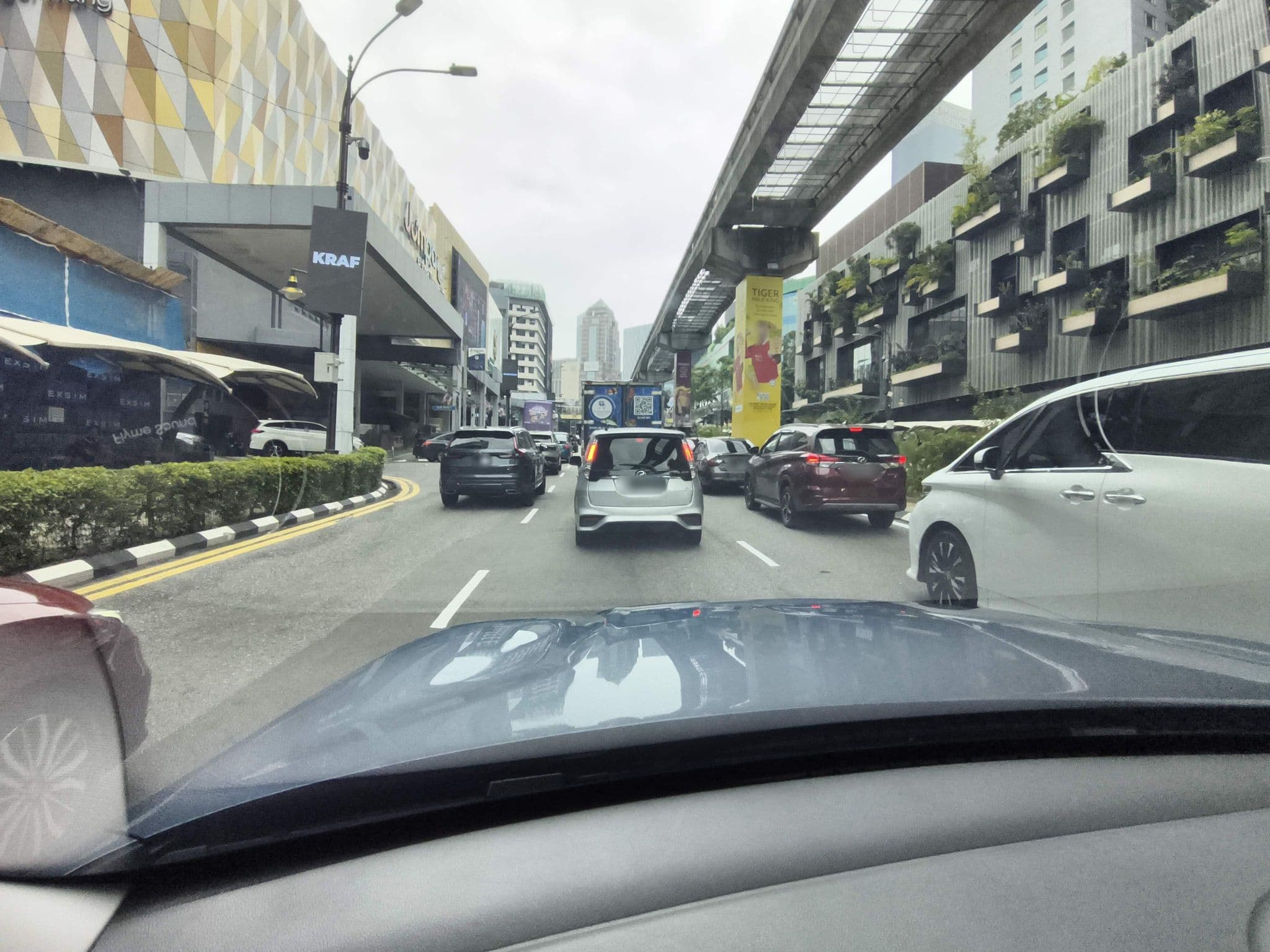 Street view near Park Royal Hotel Orchid Club Executive Room 406, Bukit Bintang — © lin_wang (CC BY-SA · Mapillary)
