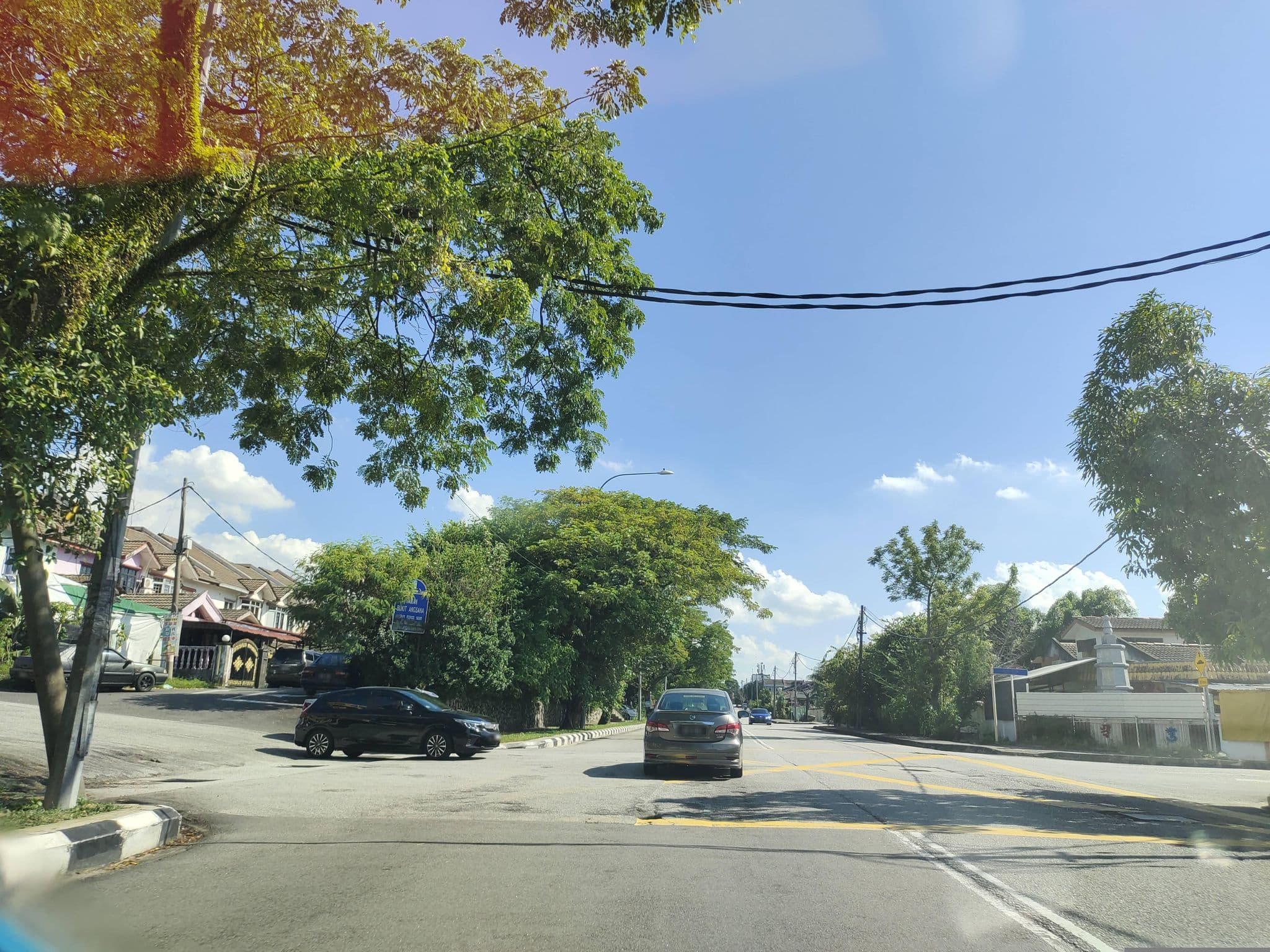 Street view near Atas Peti Ais, Alam Damai — © zh9567 (CC BY-SA · Mapillary)