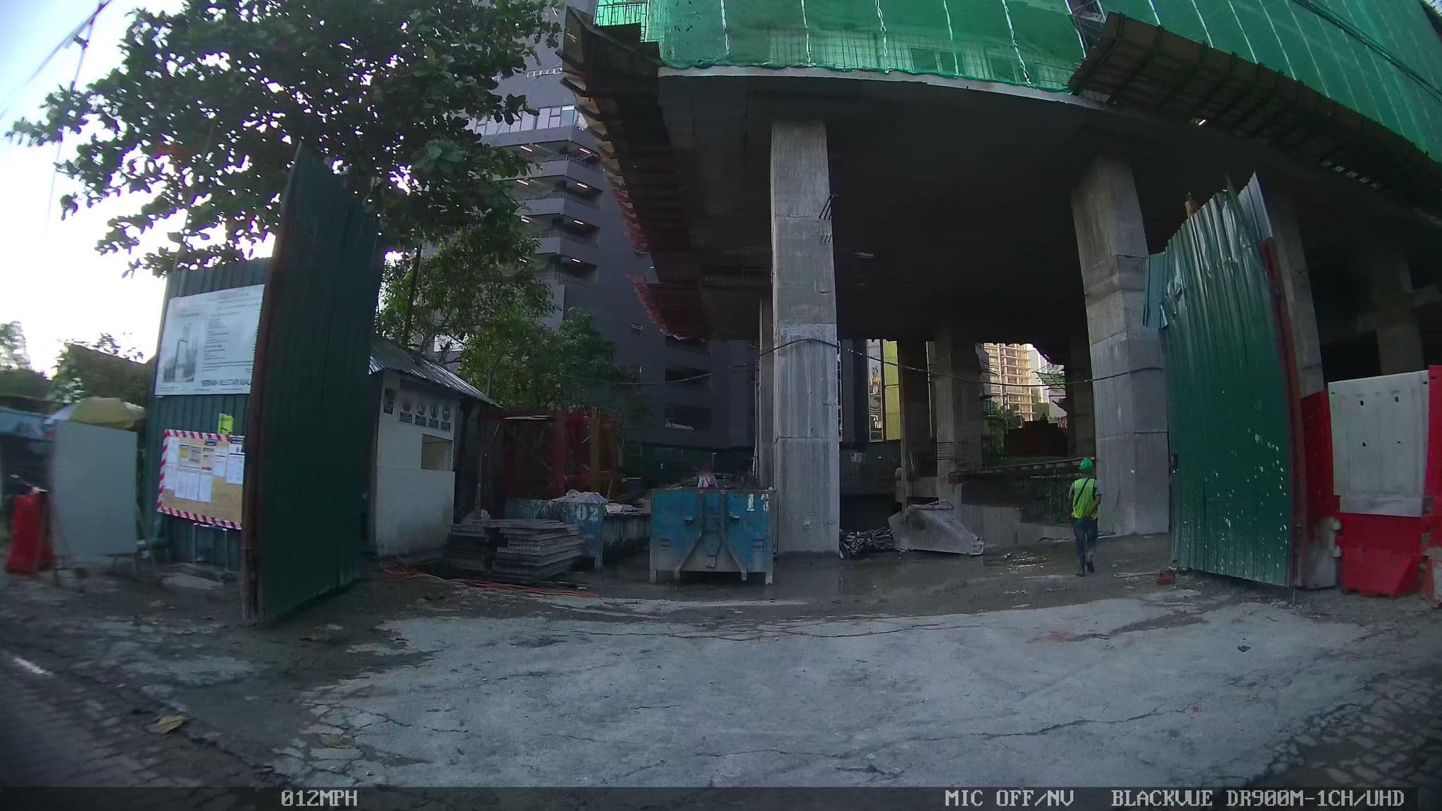 Street view near Sky High Infinity Pool At Crowne Plaza, Kampung Baru — © kaart_3 (CC BY-SA · Mapillary)