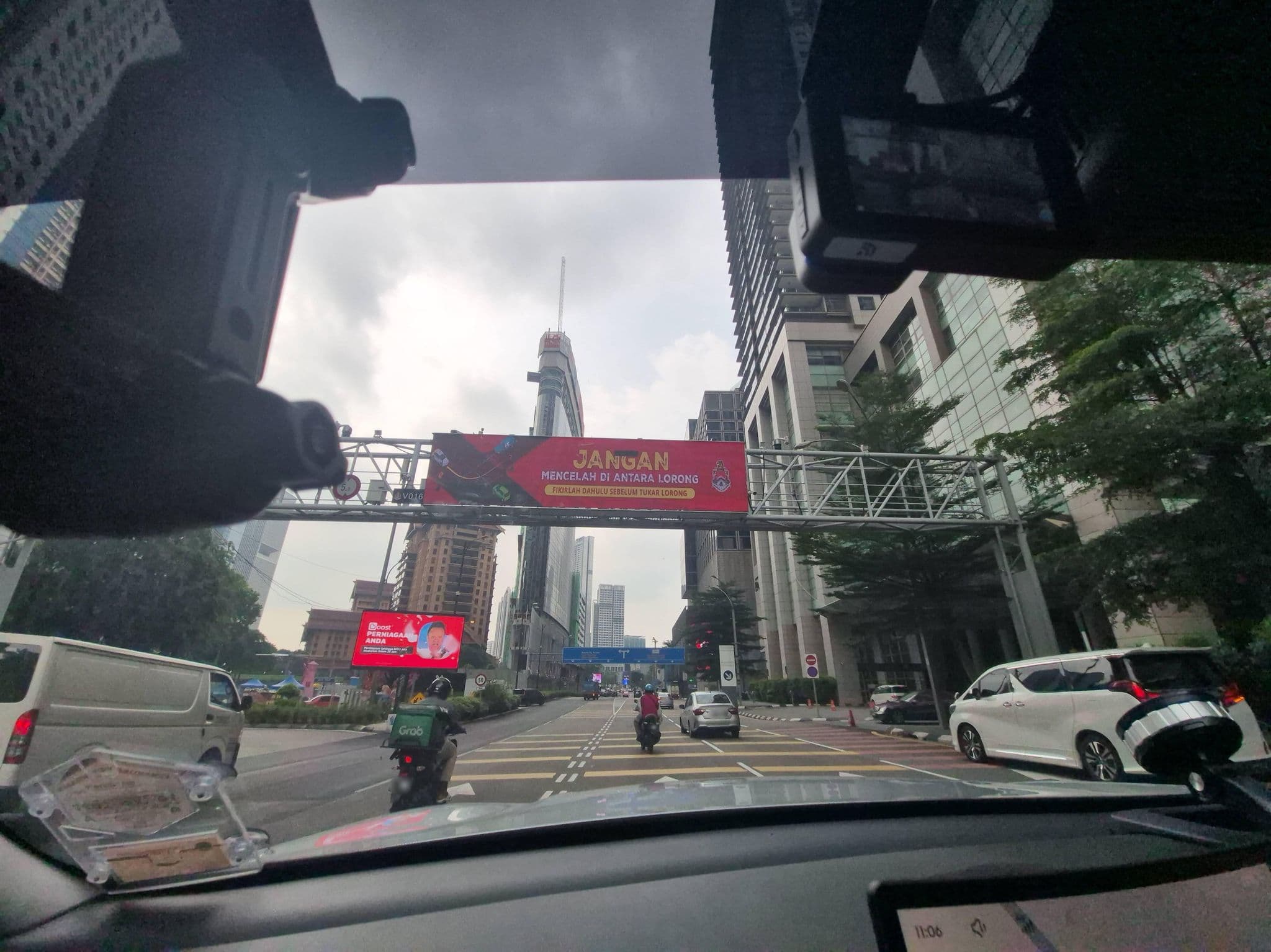 Street view near Suite room prince hotel, Bukit Bintang — © lin_wang (CC BY-SA · Mapillary)