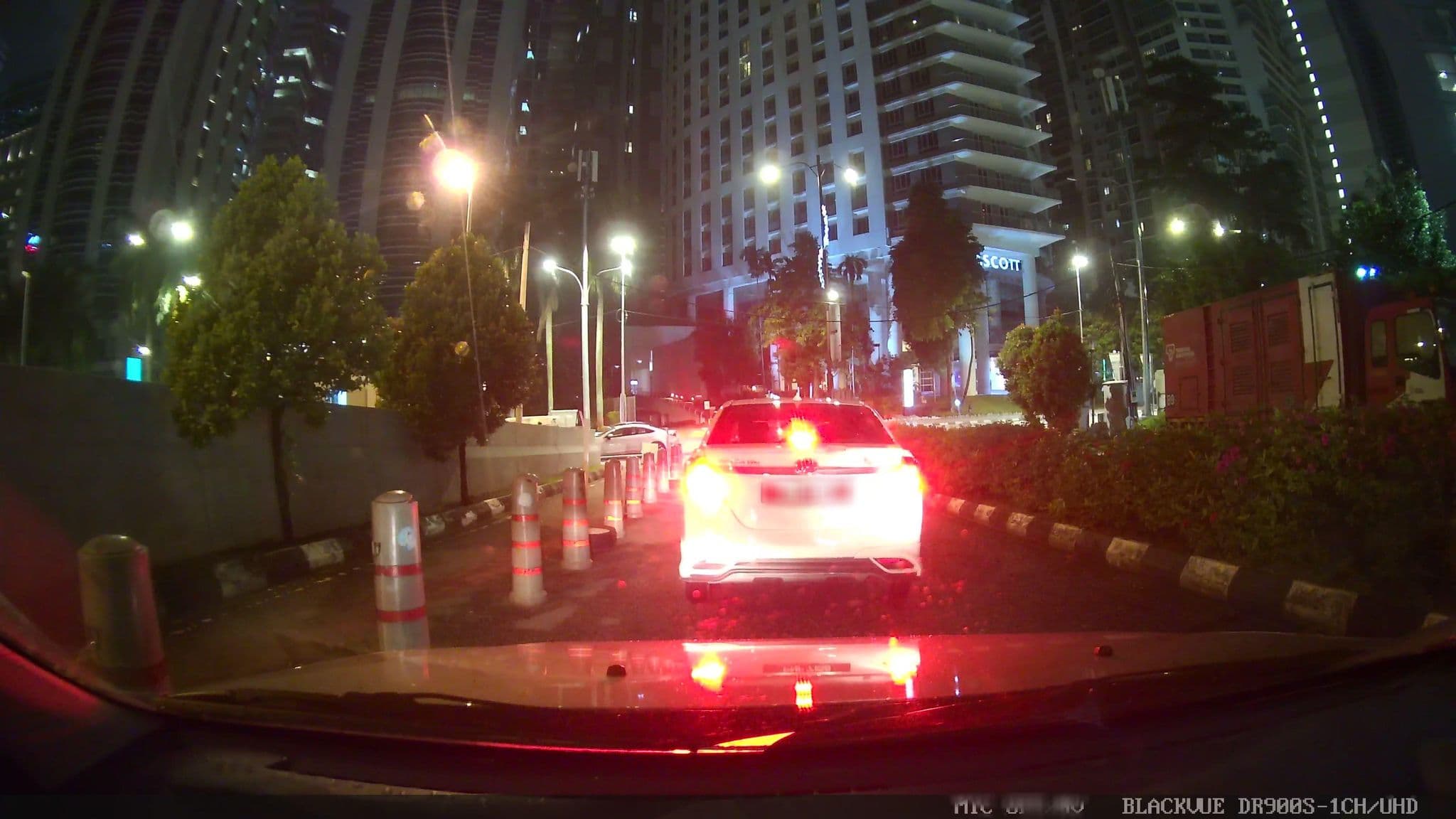 Street view near Emerald room, Mandarin Oriental Hotel, Bukit Bintang — © grobin (CC BY-SA · Mapillary)