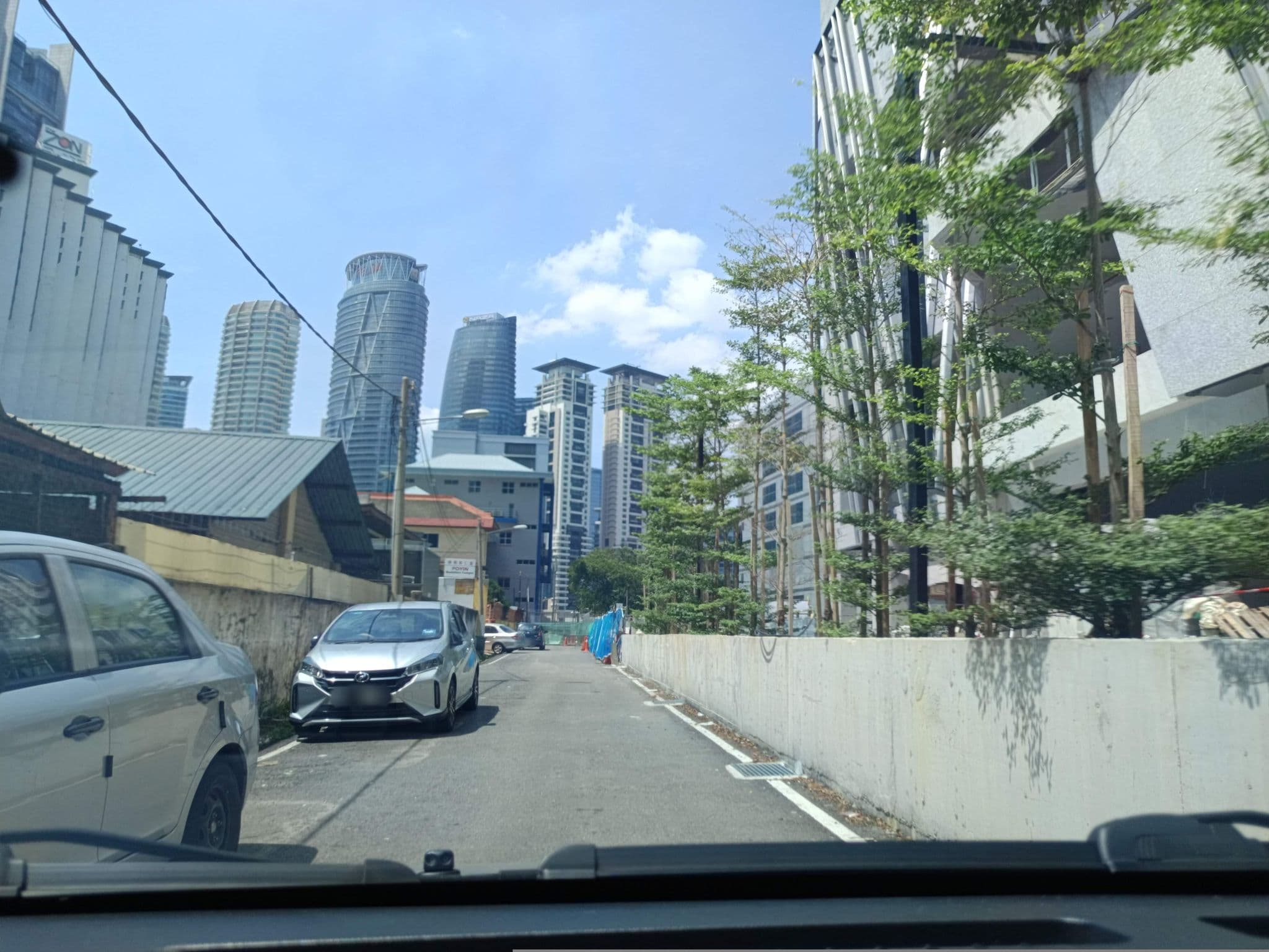 Street view near Room 2333, Bukit Bintang — © YikQin (CC BY-SA · Mapillary)
