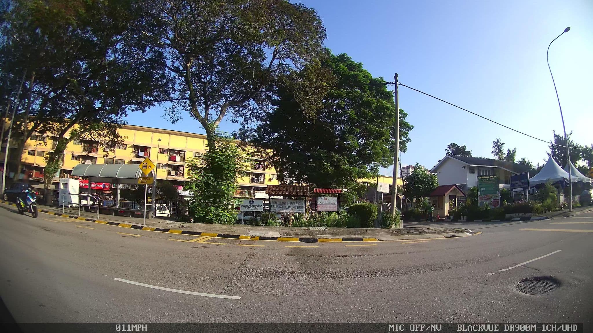 Street view near Esplanade Hotel, Kampong Datuk Keramat — © kaart_3 (CC BY-SA · Mapillary)
