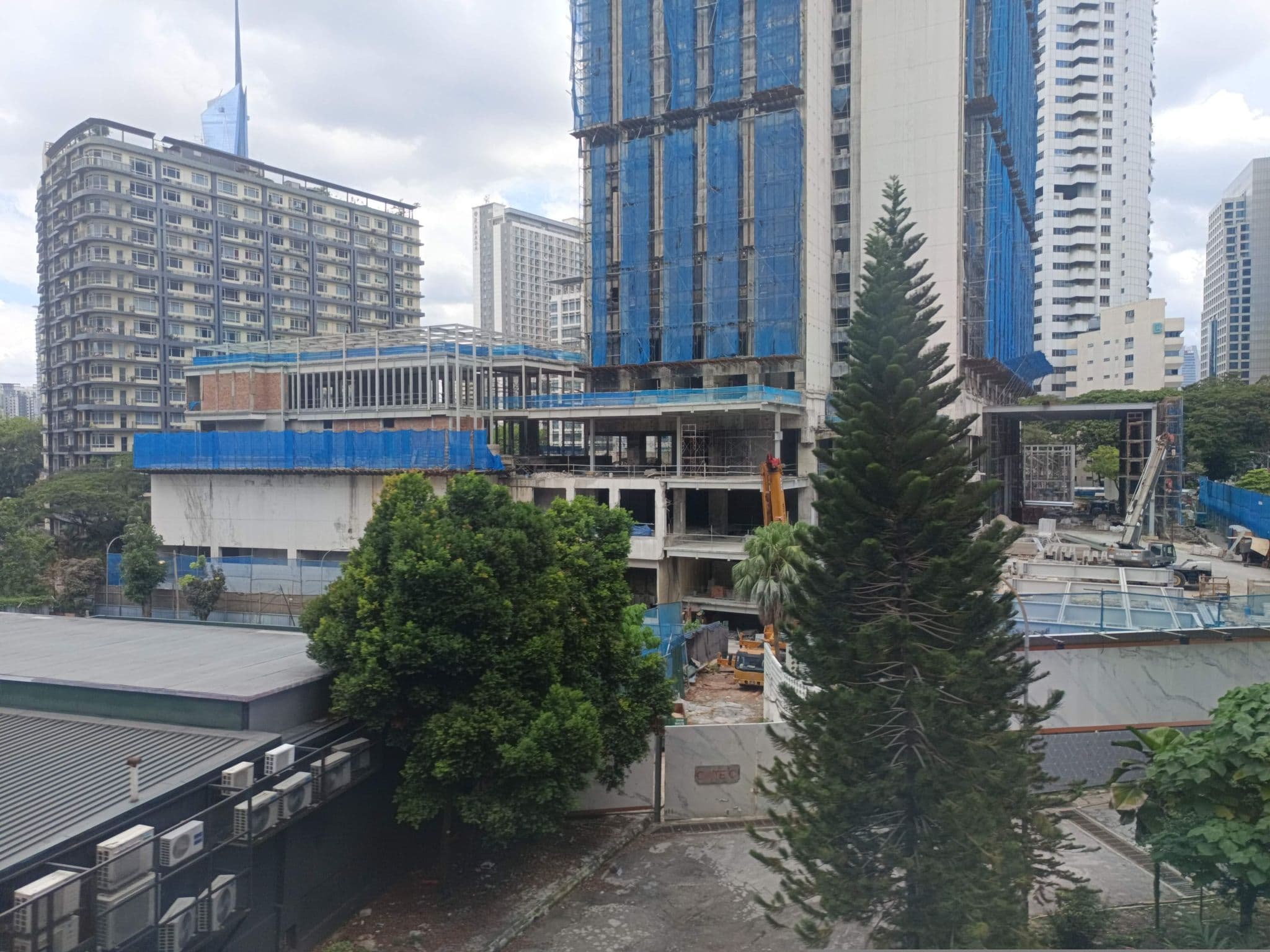 Street view near Bilik 716 Istana Hotel, Bukit Bintang — © YikQin (CC BY-SA · Mapillary)