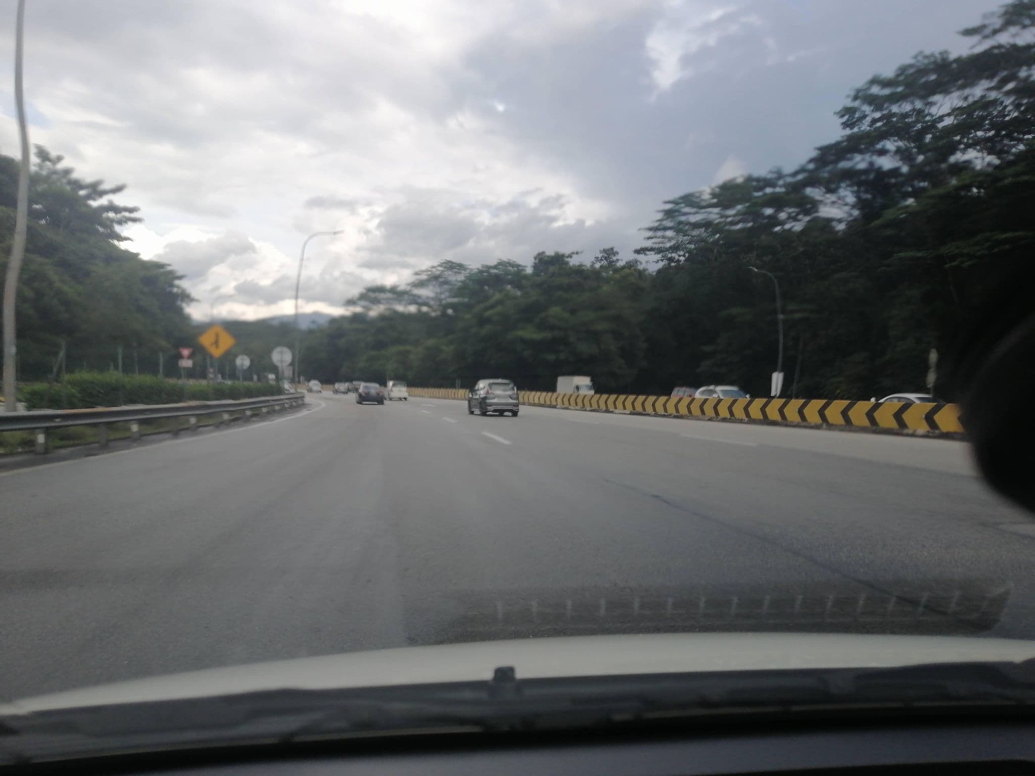 Street view near Swimming Pool Swiss Garden Resort & Spa Kuantan, Taman Melati — © YikQin (CC BY-SA · Mapillary)
