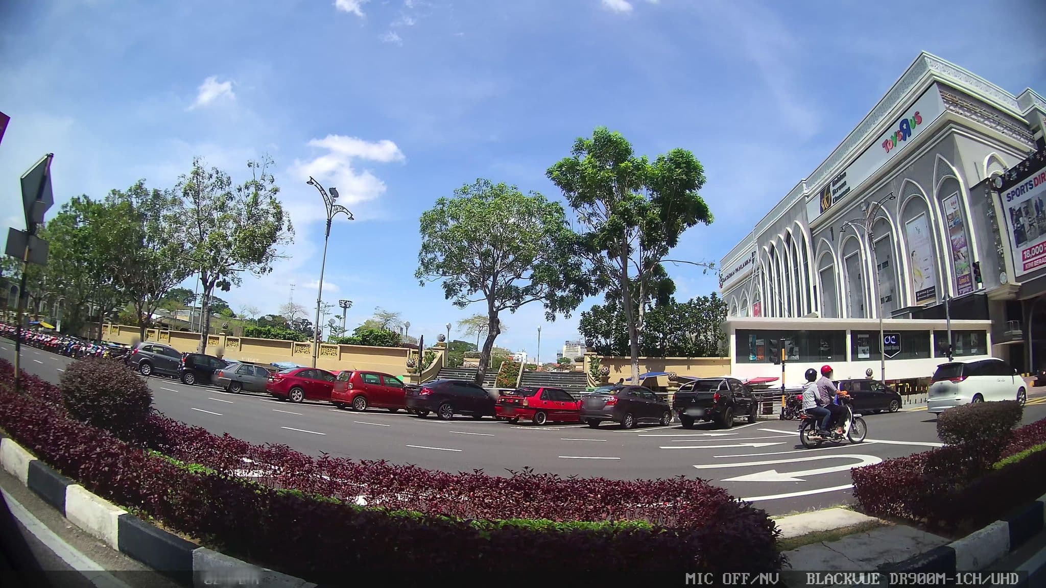 Street view near Traveller's Lodge, Malacca — © kaart_3 (CC BY-SA · Mapillary)