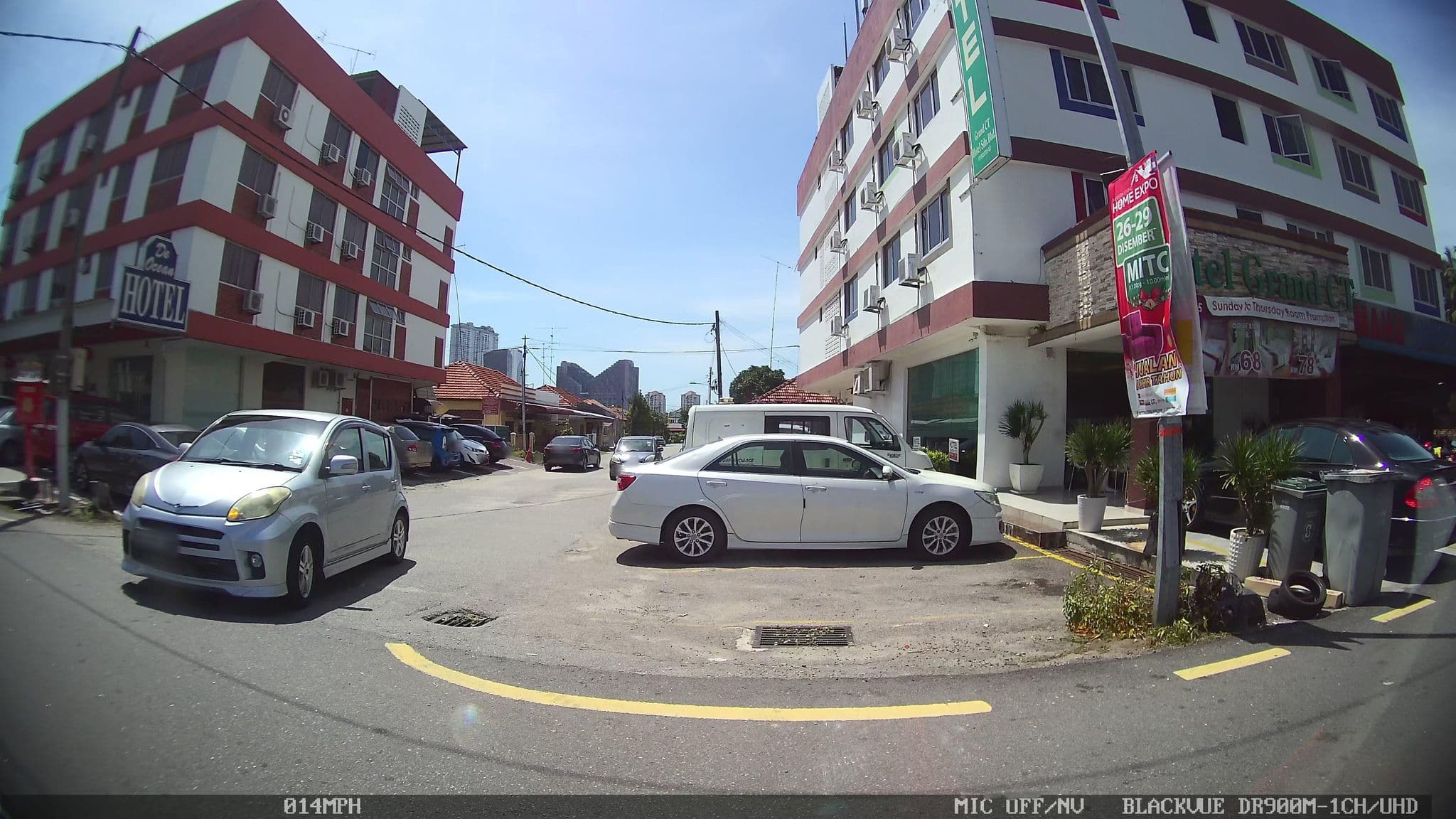 Street view near Grand City Hotel, Ujong Pasir — © kaart_3 (CC BY-SA · Mapillary)