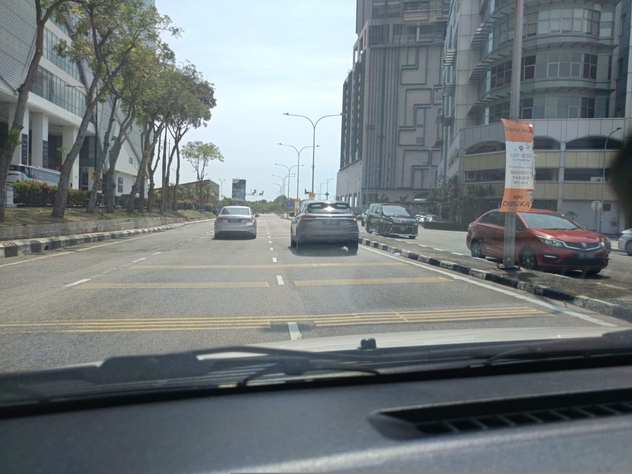 Street view near DoubleTree by Hilton, Ujong Pasir — © YikQin (CC BY-SA · Mapillary)