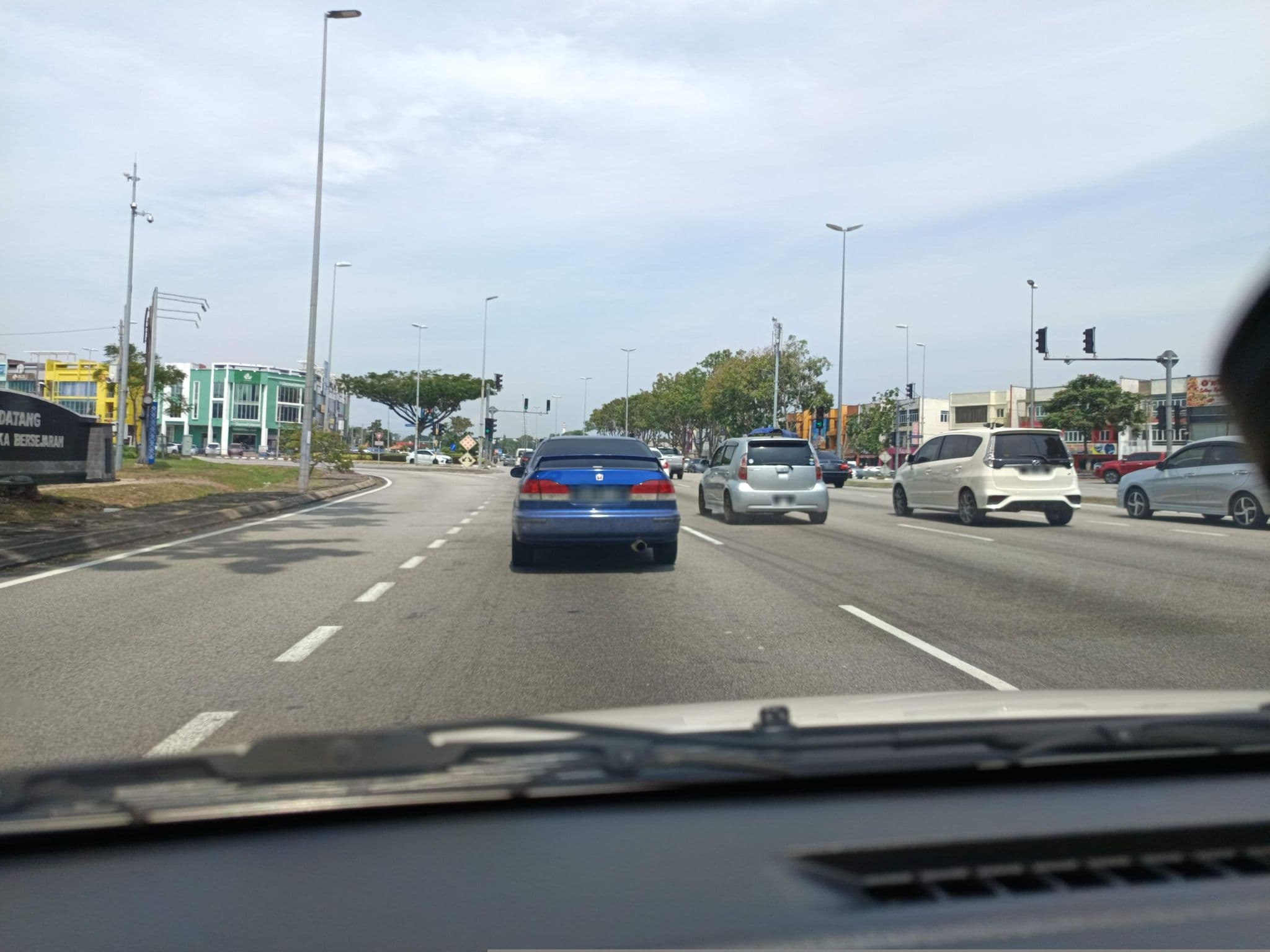 Street view near Taman Ayer Leleh, Ujong Pasir — © YikQin (CC BY-SA · Mapillary)