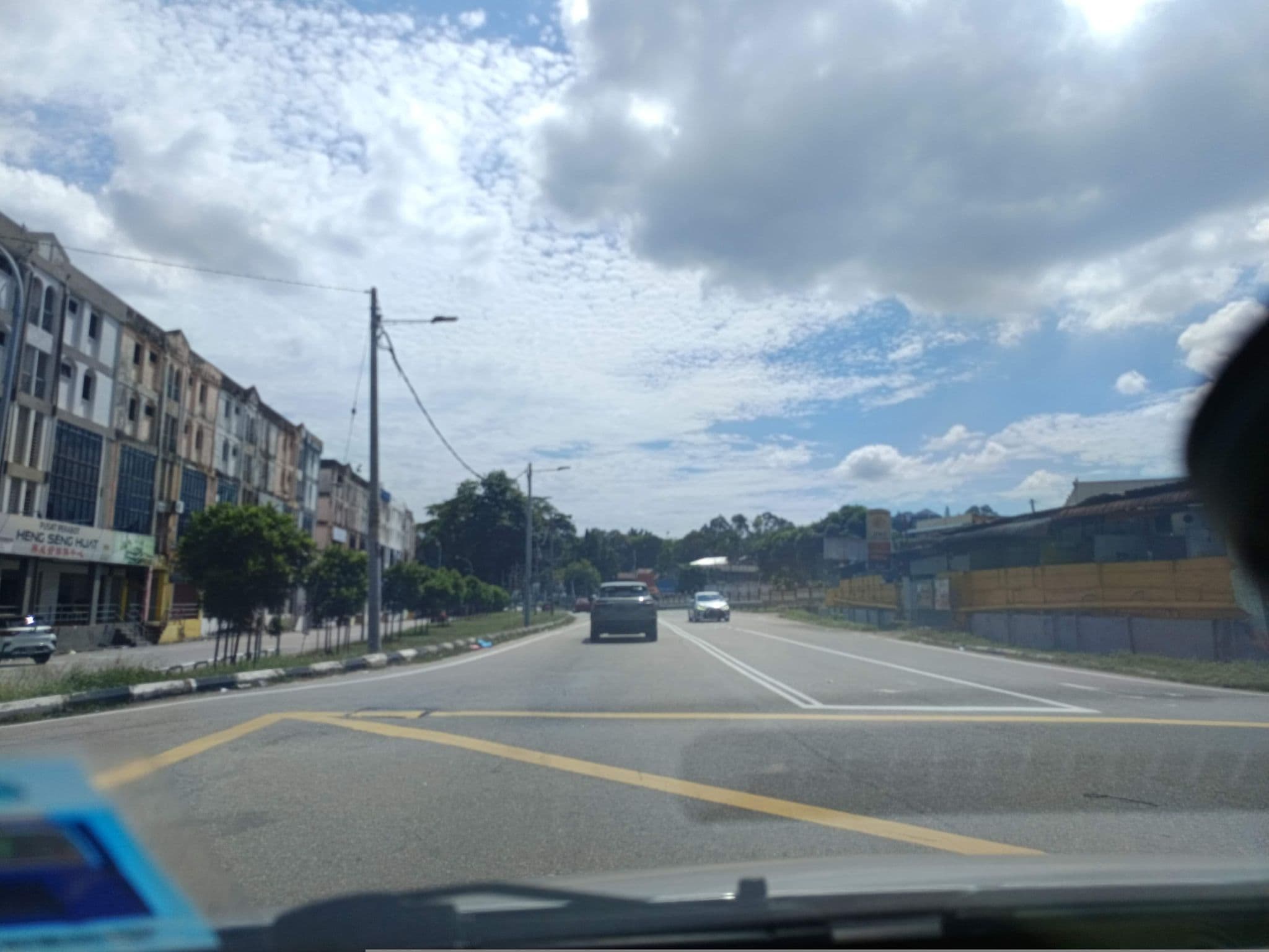 Street view near Avillion Legency, Kampung Bukit Baharu — © YikQin (CC BY-SA · Mapillary)