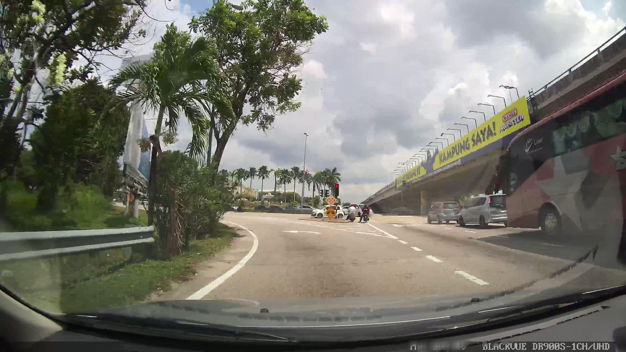 Street view near M Hotel, Kampung Bukit Baharu — © grobin (CC BY-SA · Mapillary)