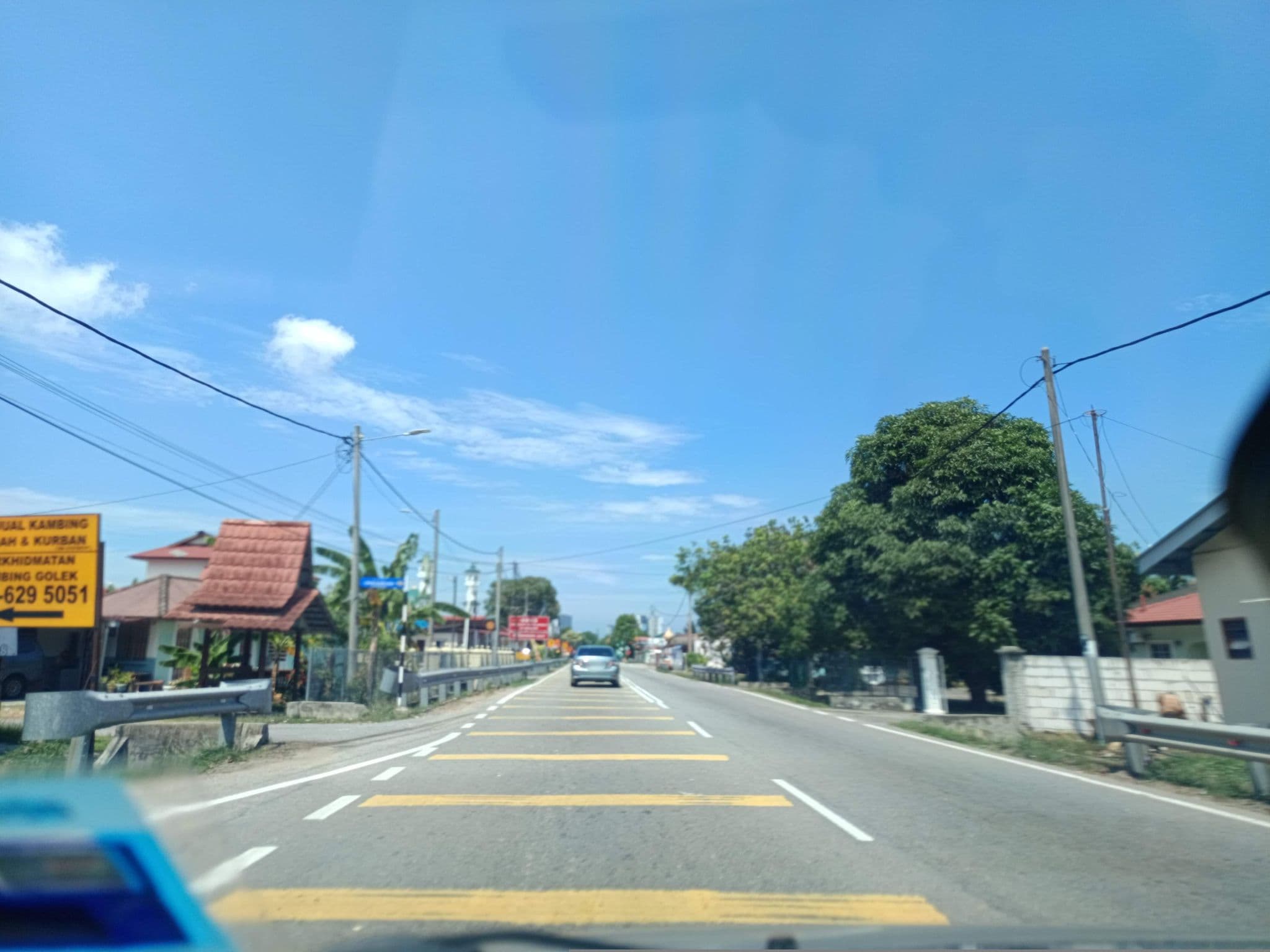 Street view near Rose Villa, Kampung Bachang, Batu Berendam — © YikQin (CC BY-SA · Mapillary)