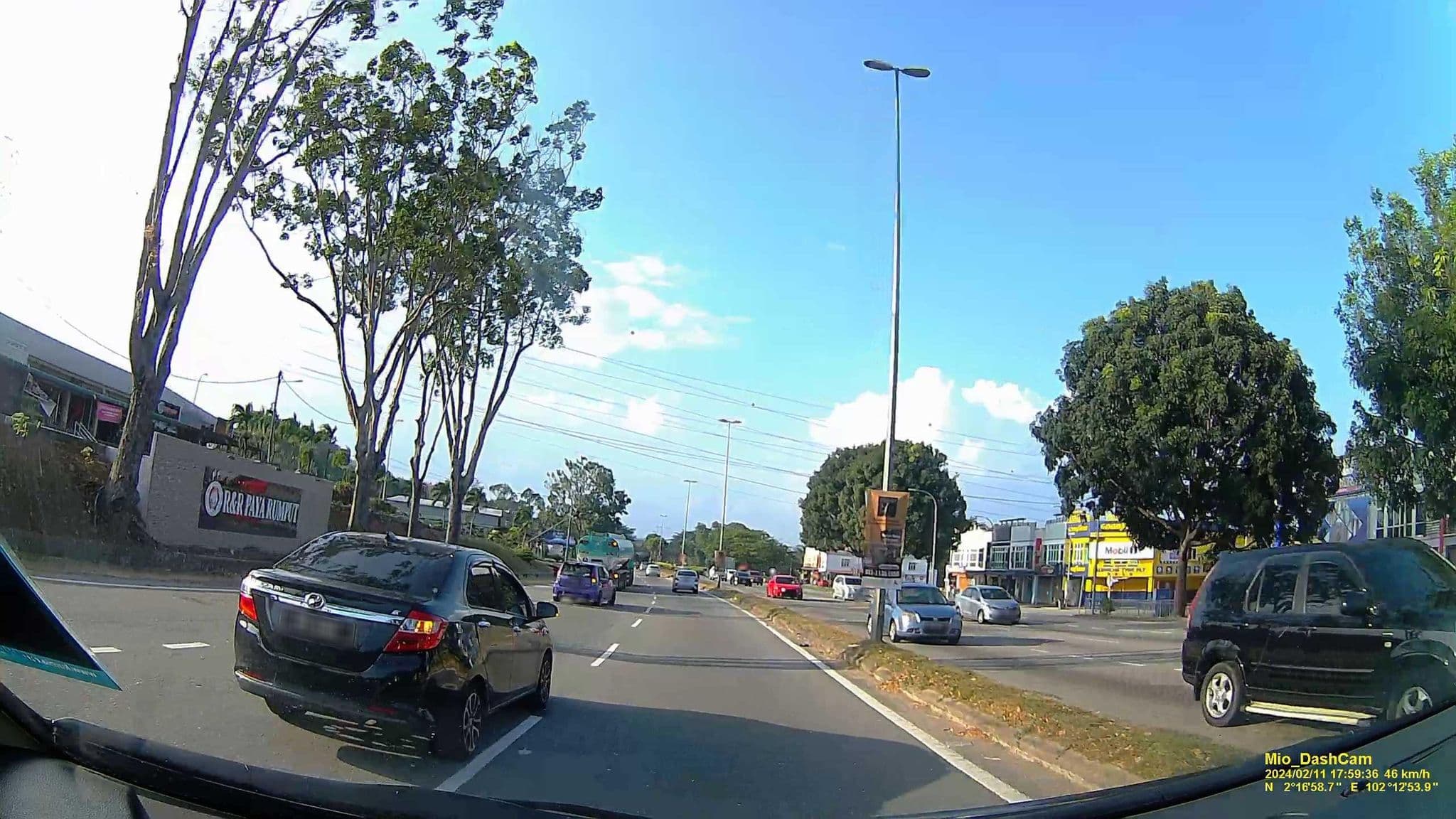 Street view near Naza Talyya Hotel, Melaka, Kampung Cheng — © hcyen (CC BY-SA · Mapillary)