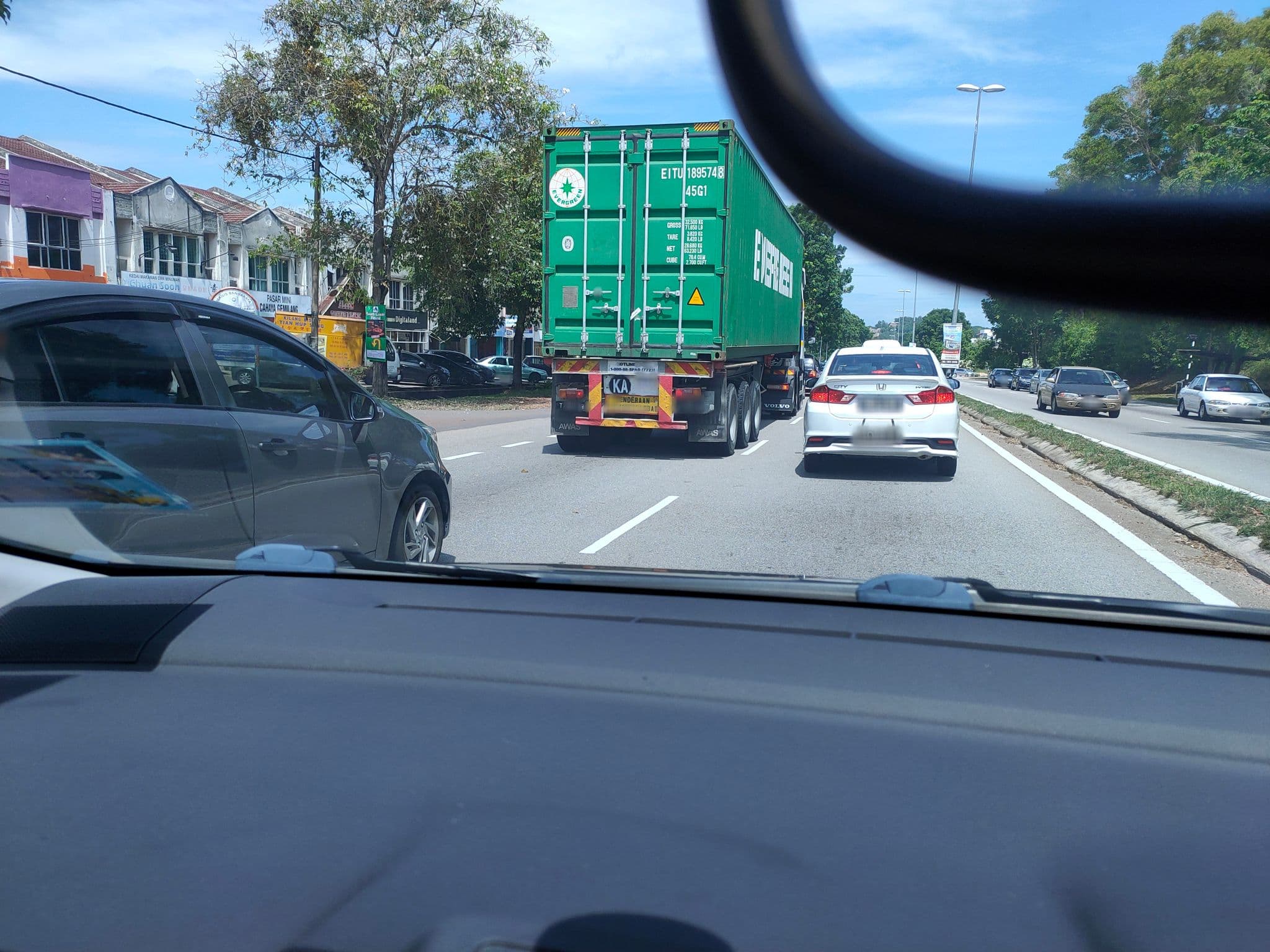 Street view near Golden Leaves Hotel, Kampung Cheng — © khalidalwalid (CC BY-SA · Mapillary)