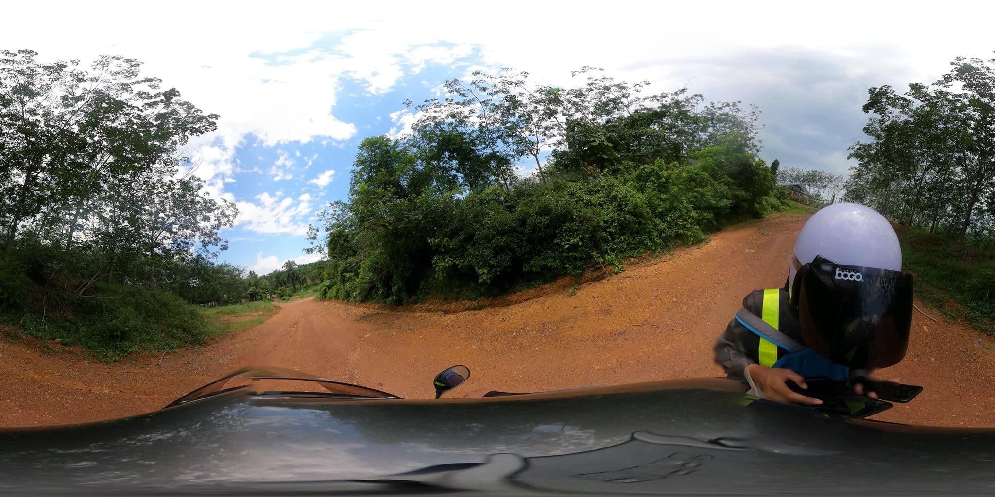Street view near The Rubber Escape, Rembia — © yoi (CC BY-SA · Mapillary)