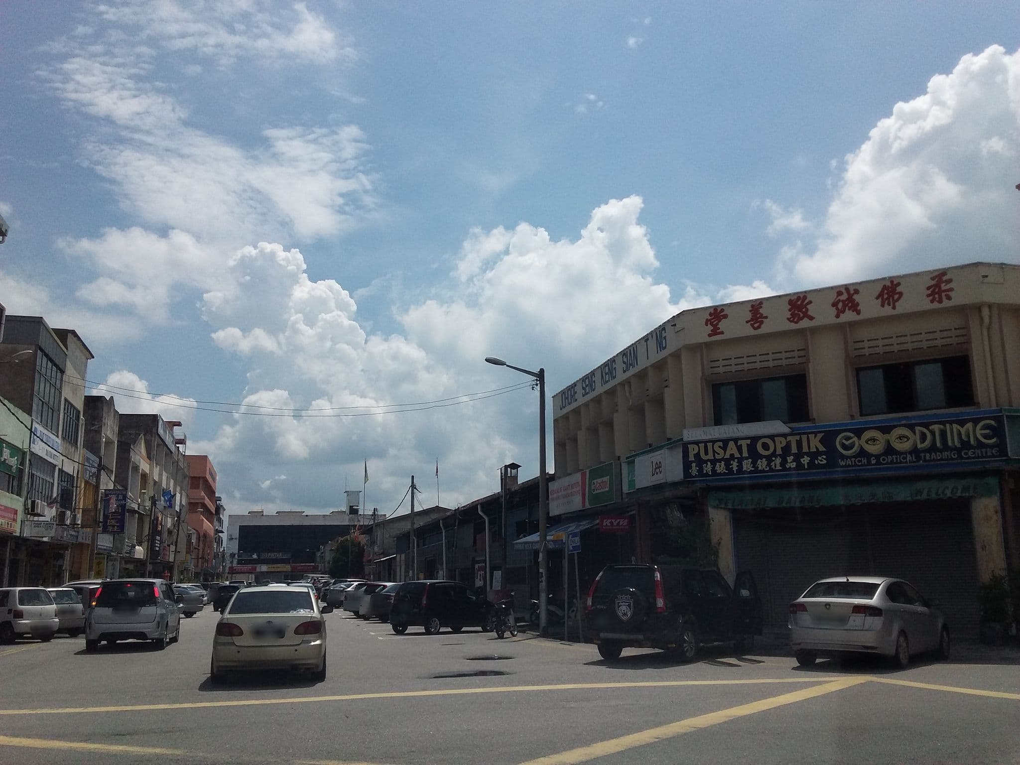 Street view near Room V Jalan Jenang, Batu Pahat — © alandl (CC BY-SA · Mapillary)