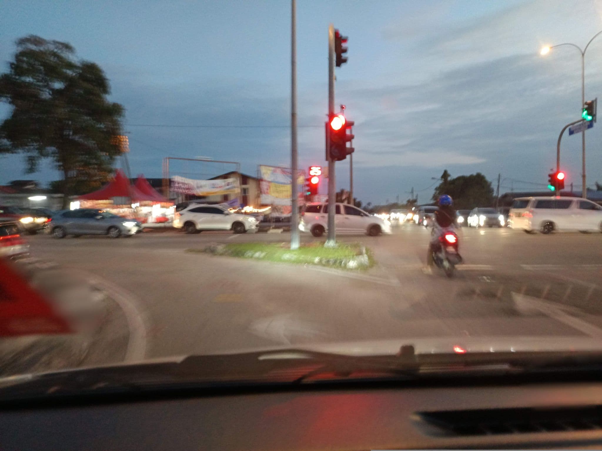 Street view near Muarar Hotel, Muar — © YikQin (CC BY-SA · Mapillary)