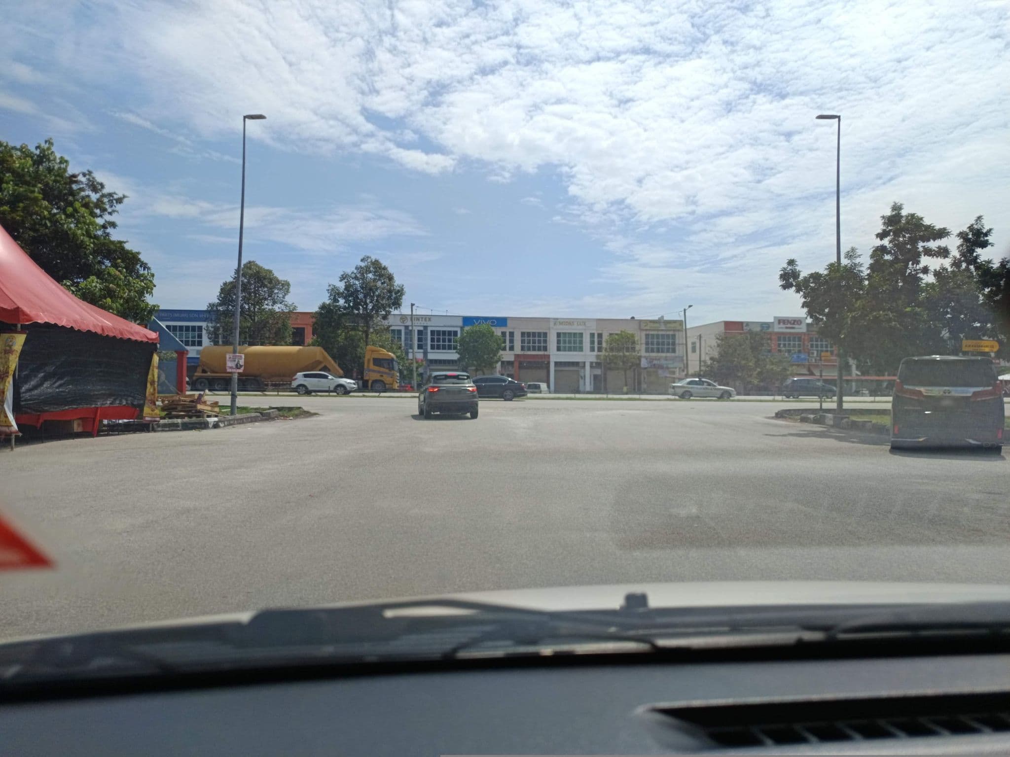 Street view near Spring Season Hotel, Muar — © YikQin (CC BY-SA · Mapillary)