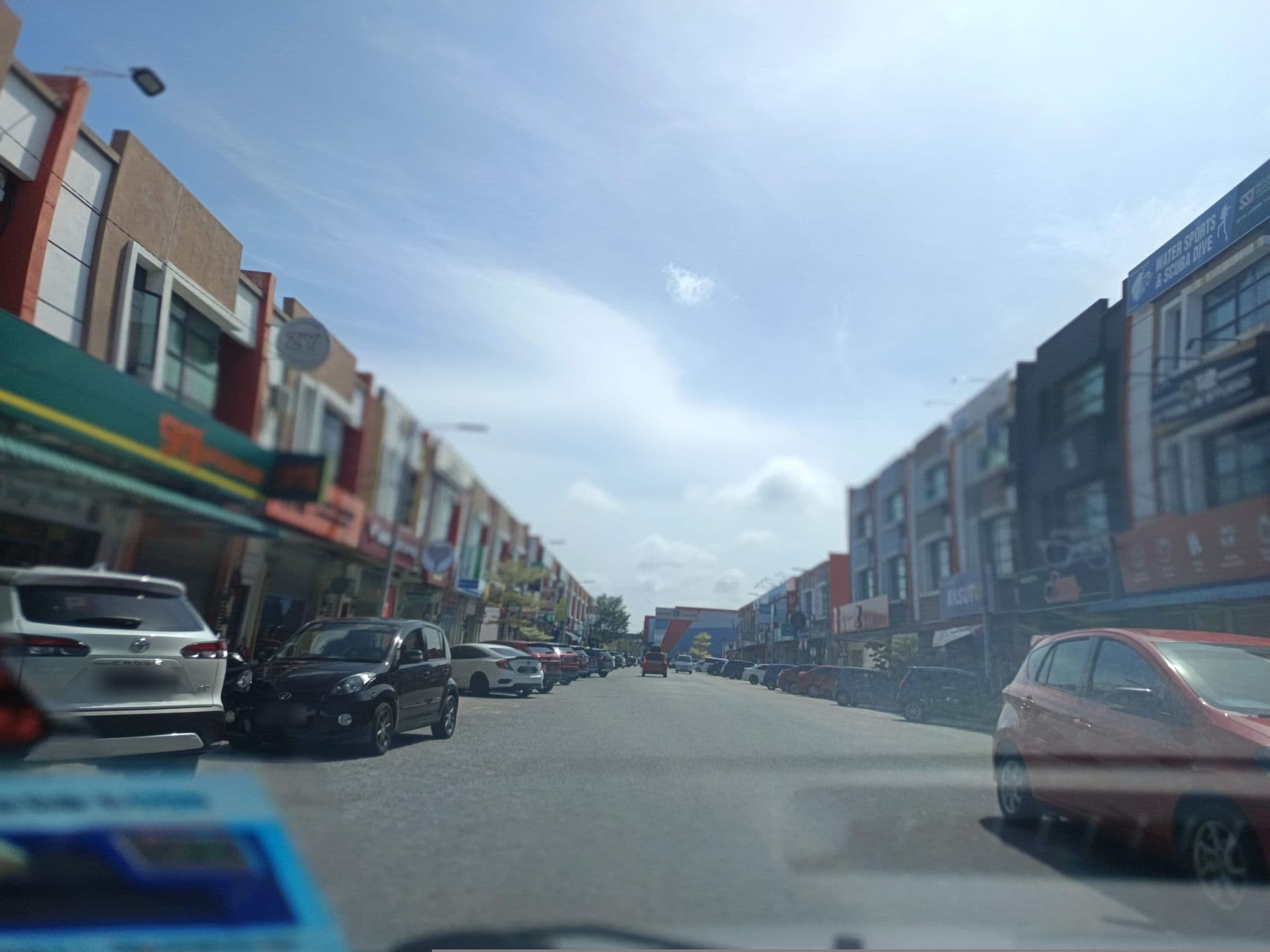Street view near Dragon City Hotel, Muar — © YikQin (CC BY-SA · Mapillary)