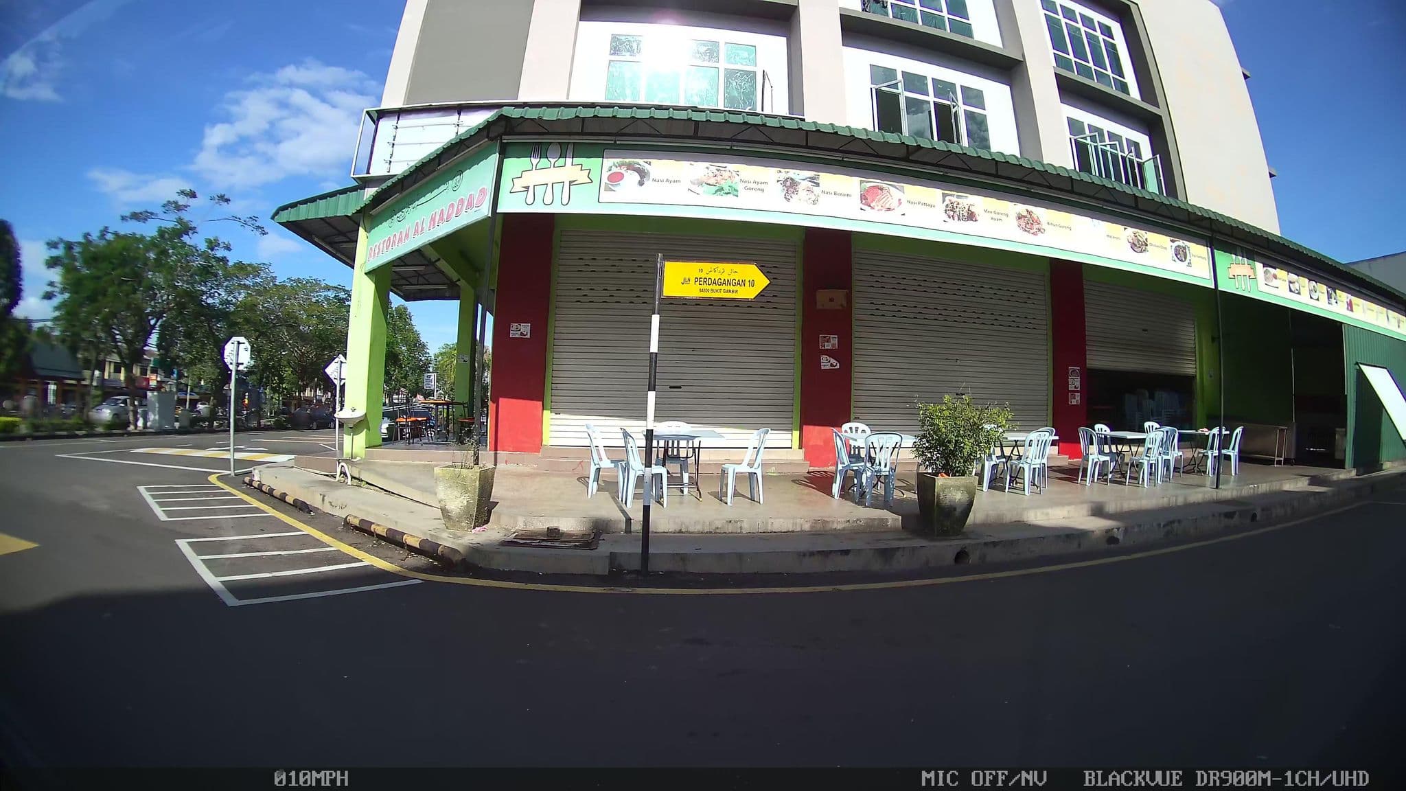 Street view near hotel selesa, Bukit Gambir — © kaart_3 (CC BY-SA · Mapillary)