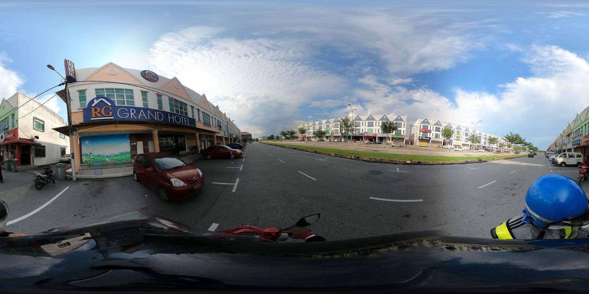 Street view near RG Grand Hotel SDN BHD, Parit Raja — © yoi (CC BY-SA · Mapillary)