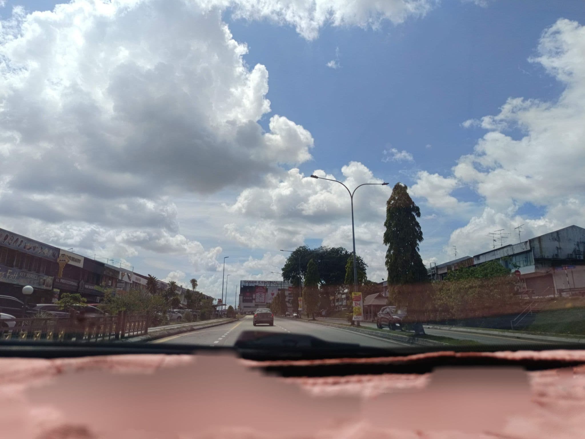 Street view near Lai Ing HOTEL, Mukim Pulai — © YikQin (CC BY-SA · Mapillary)
