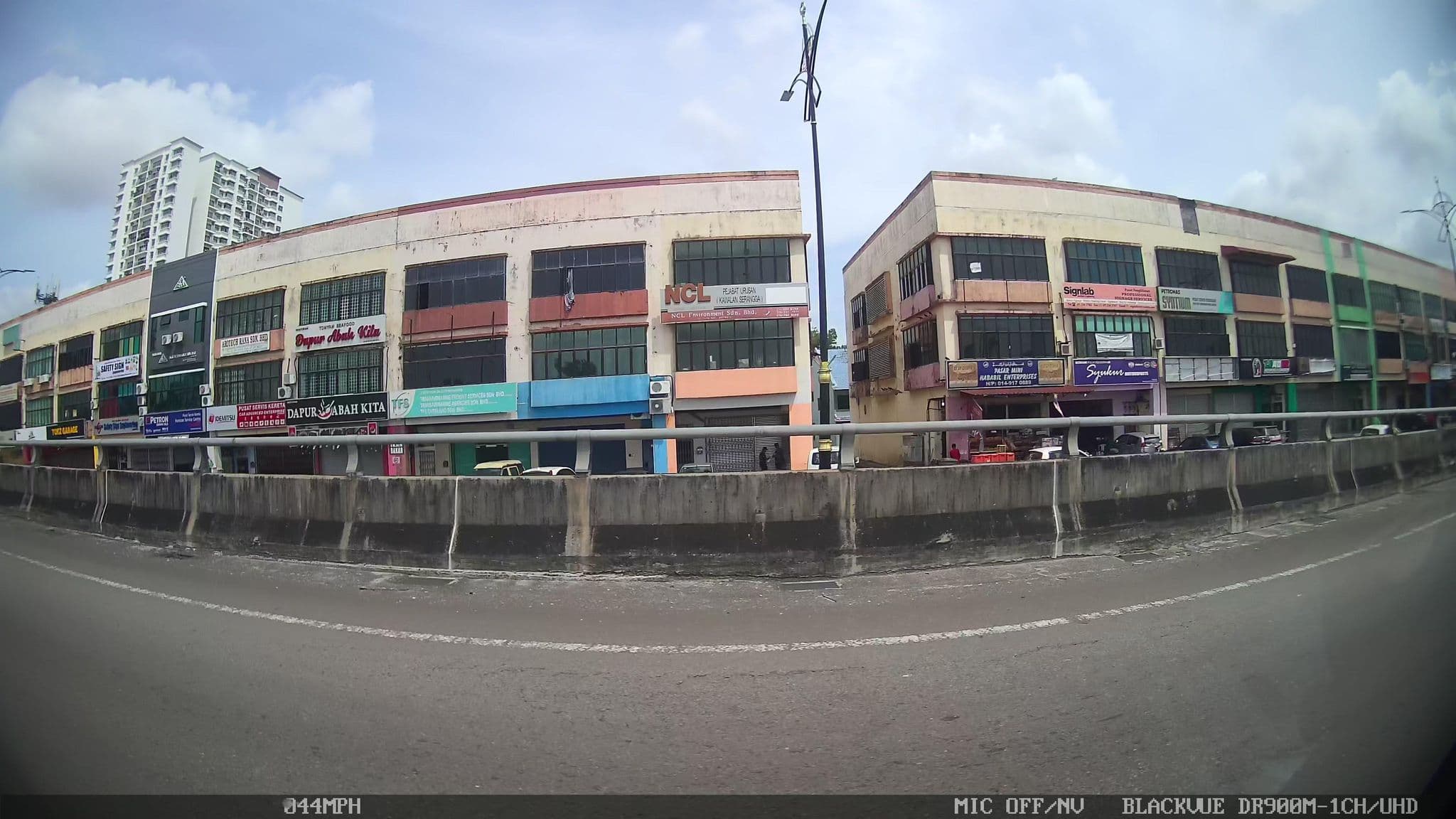 Street view near The Platinum Hotel & Suites, Perling — © kaart5 (CC BY-SA · Mapillary)