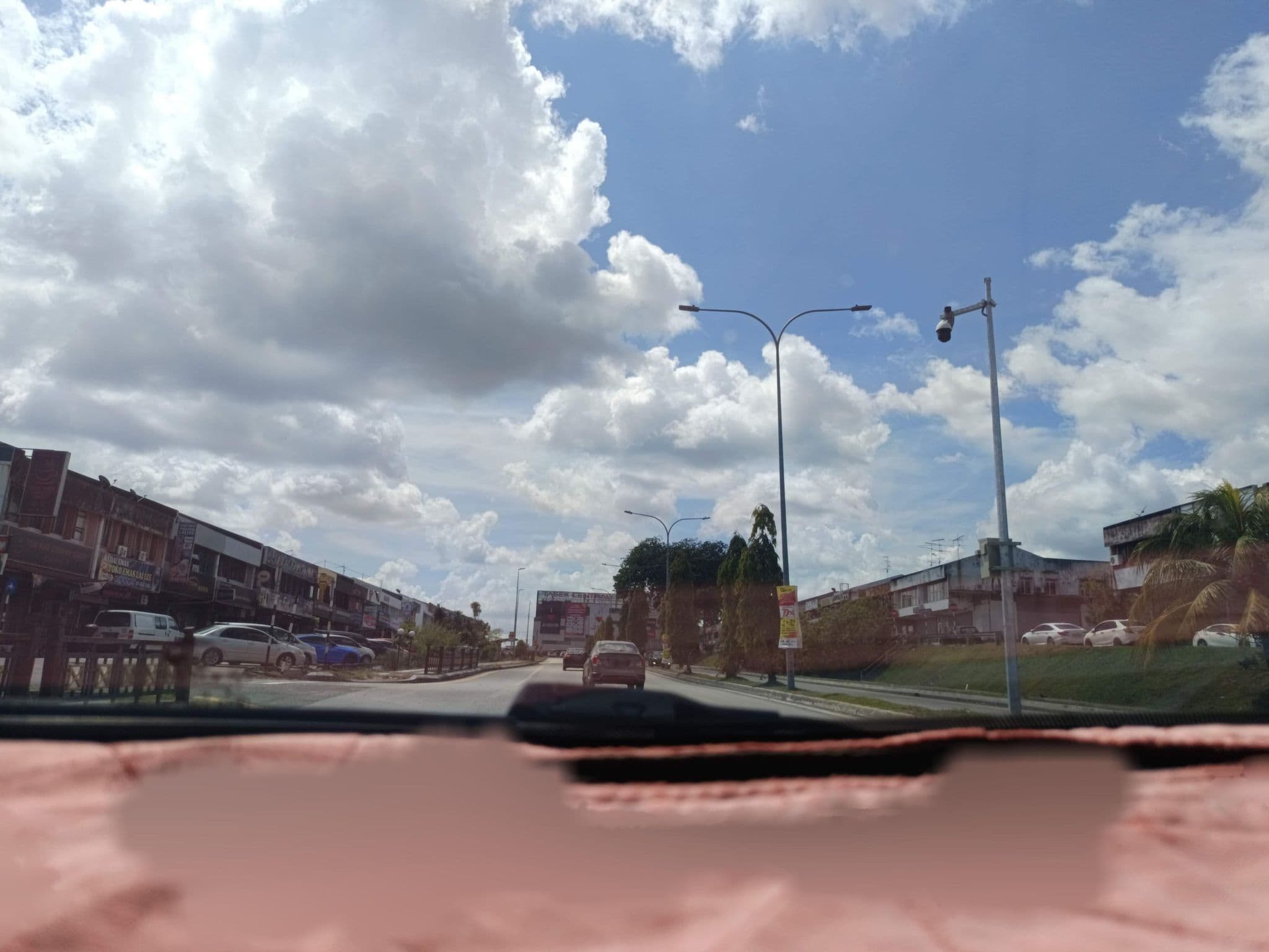 Street view near RJ Hotel Skudai, Mukim Pulai — © YikQin (CC BY-SA · Mapillary)