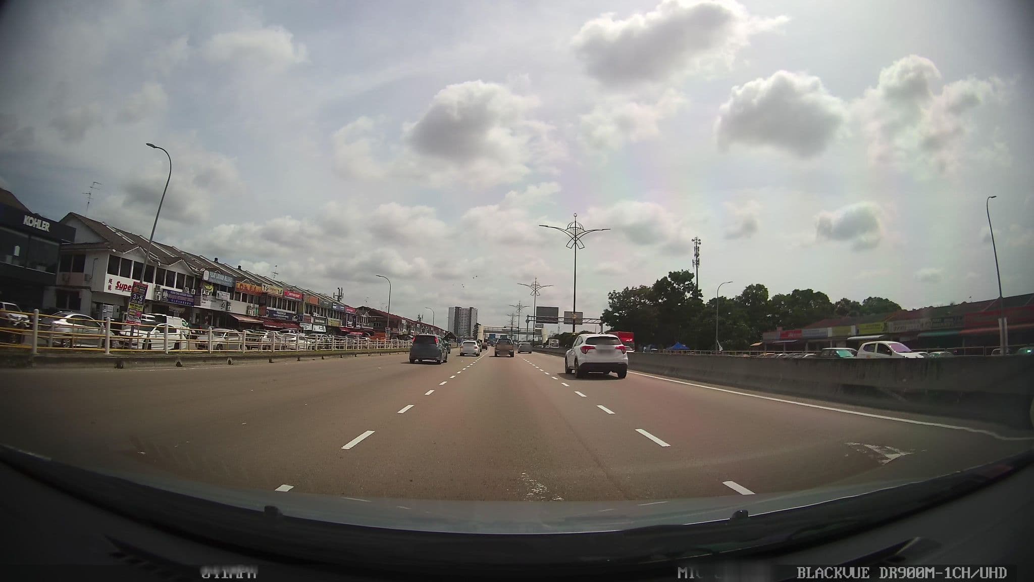 Street view near Hotel Perling, Bukit Indah — © kaart5 (CC BY-SA · Mapillary)