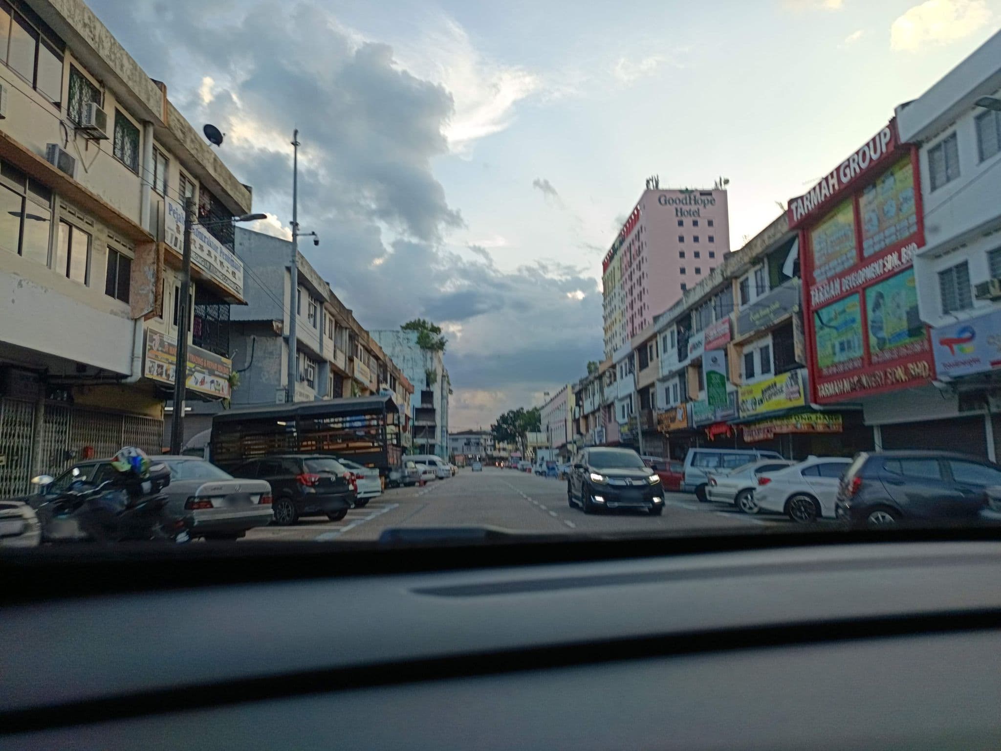 Street view near Cactus Hotel, Mukim Pulai — © YikQin (CC BY-SA · Mapillary)