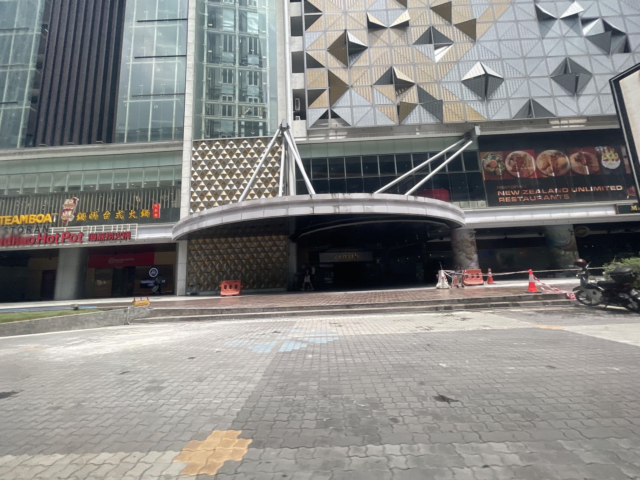 Street view near Fives Hotel Johor Bahru City Centre, Johor Bahru — © filipb (CC BY-SA · Mapillary)
