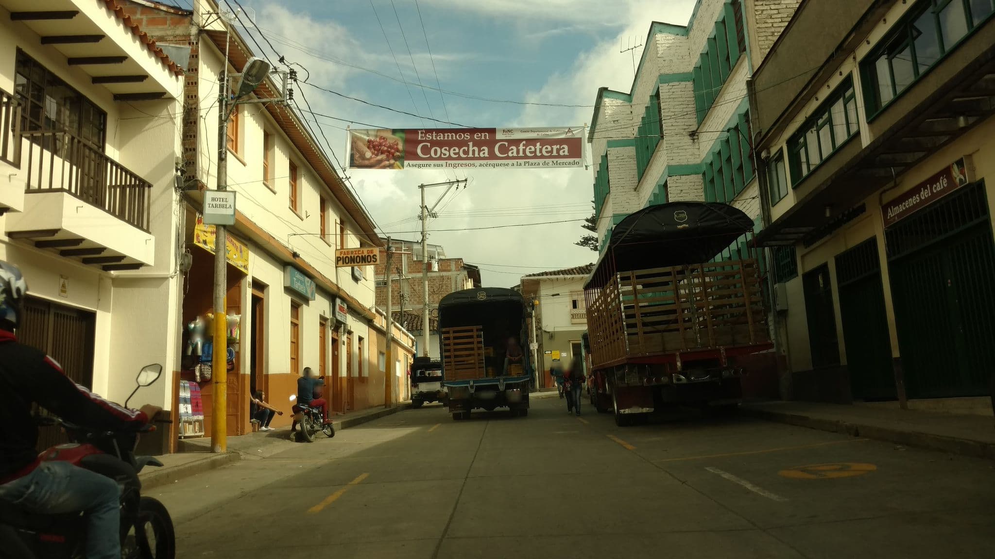 Street view near Hotel Tarbela, Aguadas — © juliancastroz (CC BY-SA · Mapillary)