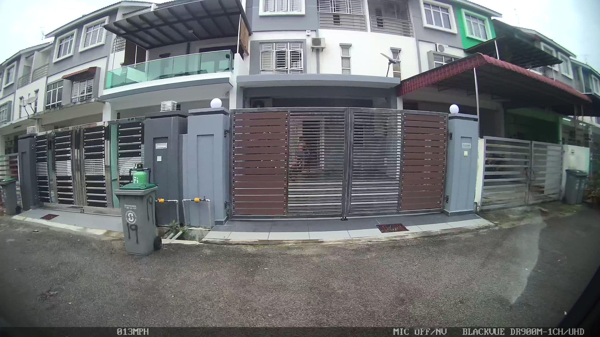 Street view near Aurora Homestay @ Larkin, Kampung Larkin Lama — © kaart5 (CC BY-SA · Mapillary)