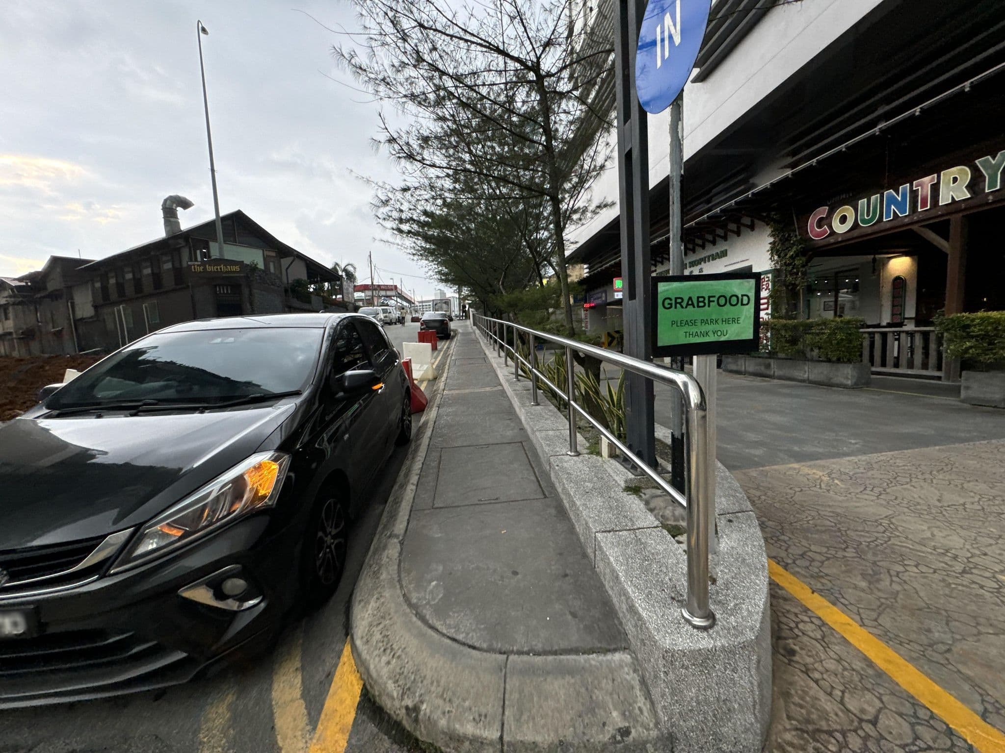 Street view near Infinity Pool @Holiday Villa Johor Bahru, Johor Bahru — © filipb (CC BY-SA · Mapillary)