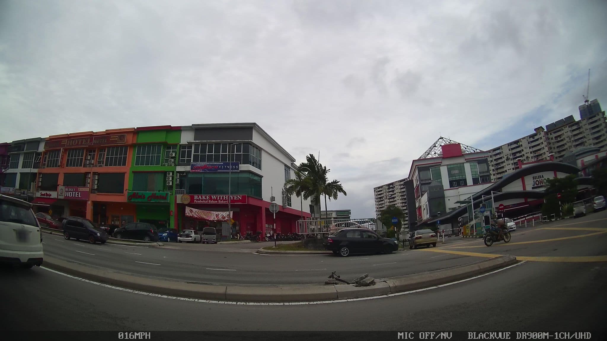 Street view near Alvis Hotel, Kampung Larkin Lama — © kaart5 (CC BY-SA · Mapillary)