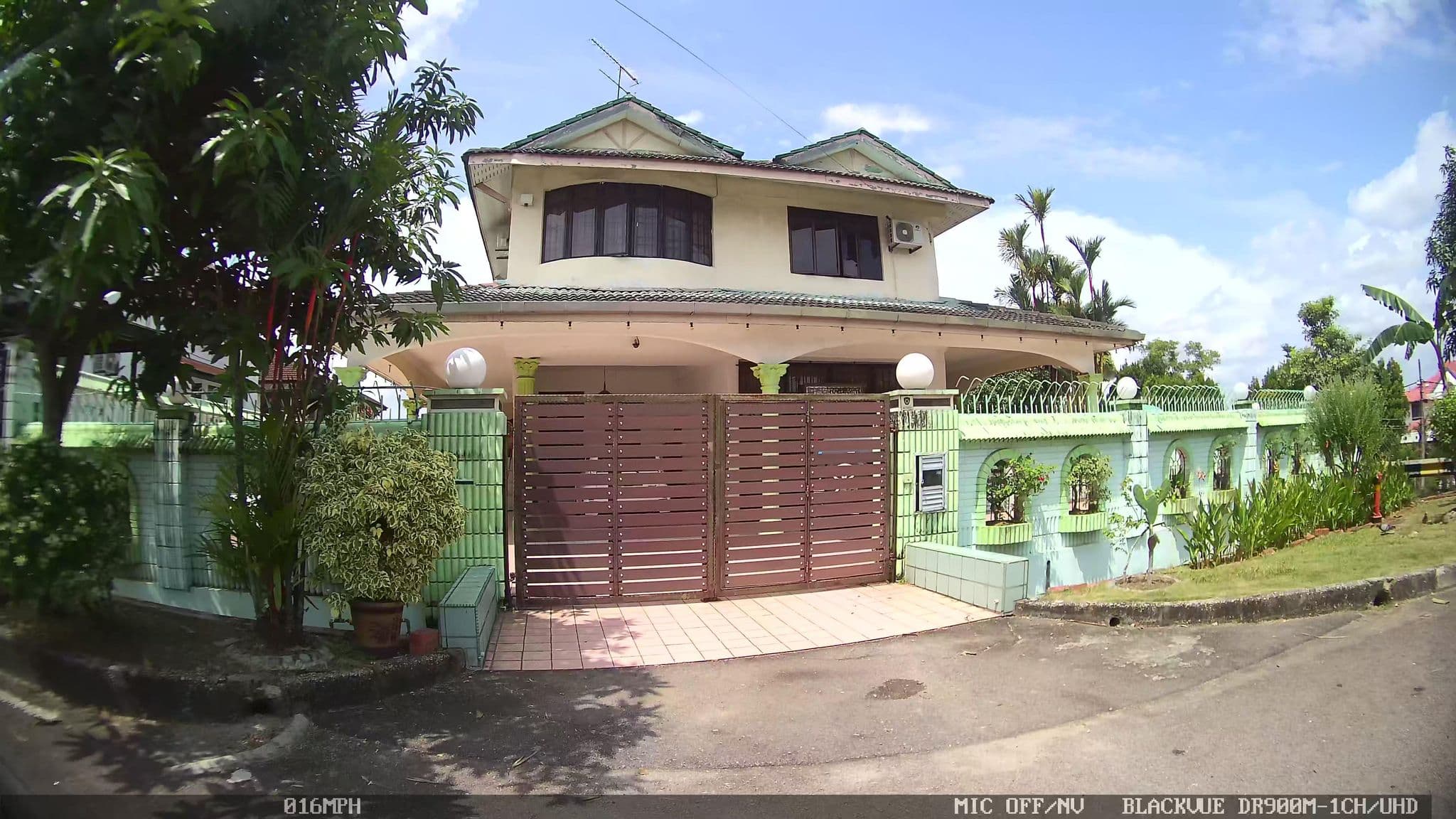 Street view near Mawar Home Stay, Johor Jaya — © kaart_3 (CC BY-SA · Mapillary)