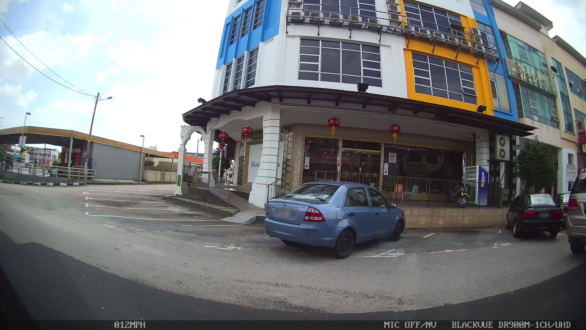 Street view near Hotel Holmes, Johor Jaya — © kaart_3 (CC BY-SA · Mapillary)