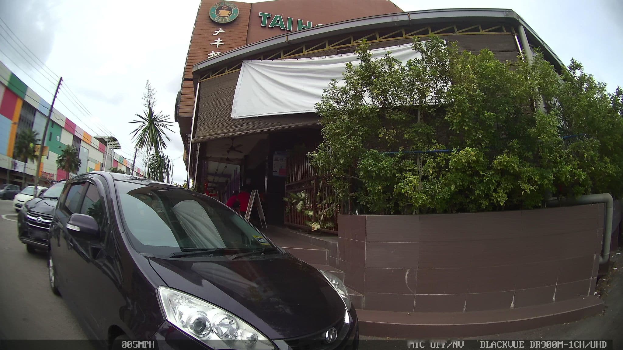 Street view near Hotel Fizzio, Kampung Larkin Lama — © kaart_3 (CC BY-SA · Mapillary)