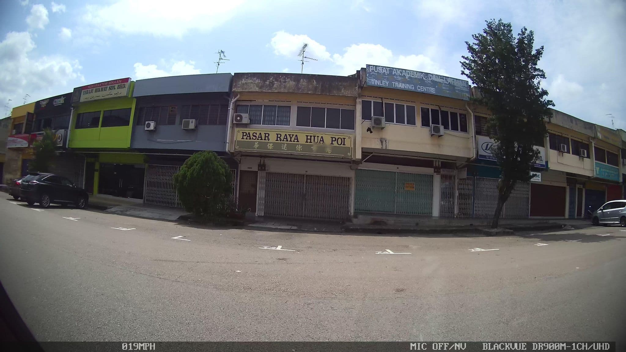 Street view near Hotel Ria , Rosmerah, Johor Bahru, Johor Jaya — © kaart_3 (CC BY-SA · Mapillary)