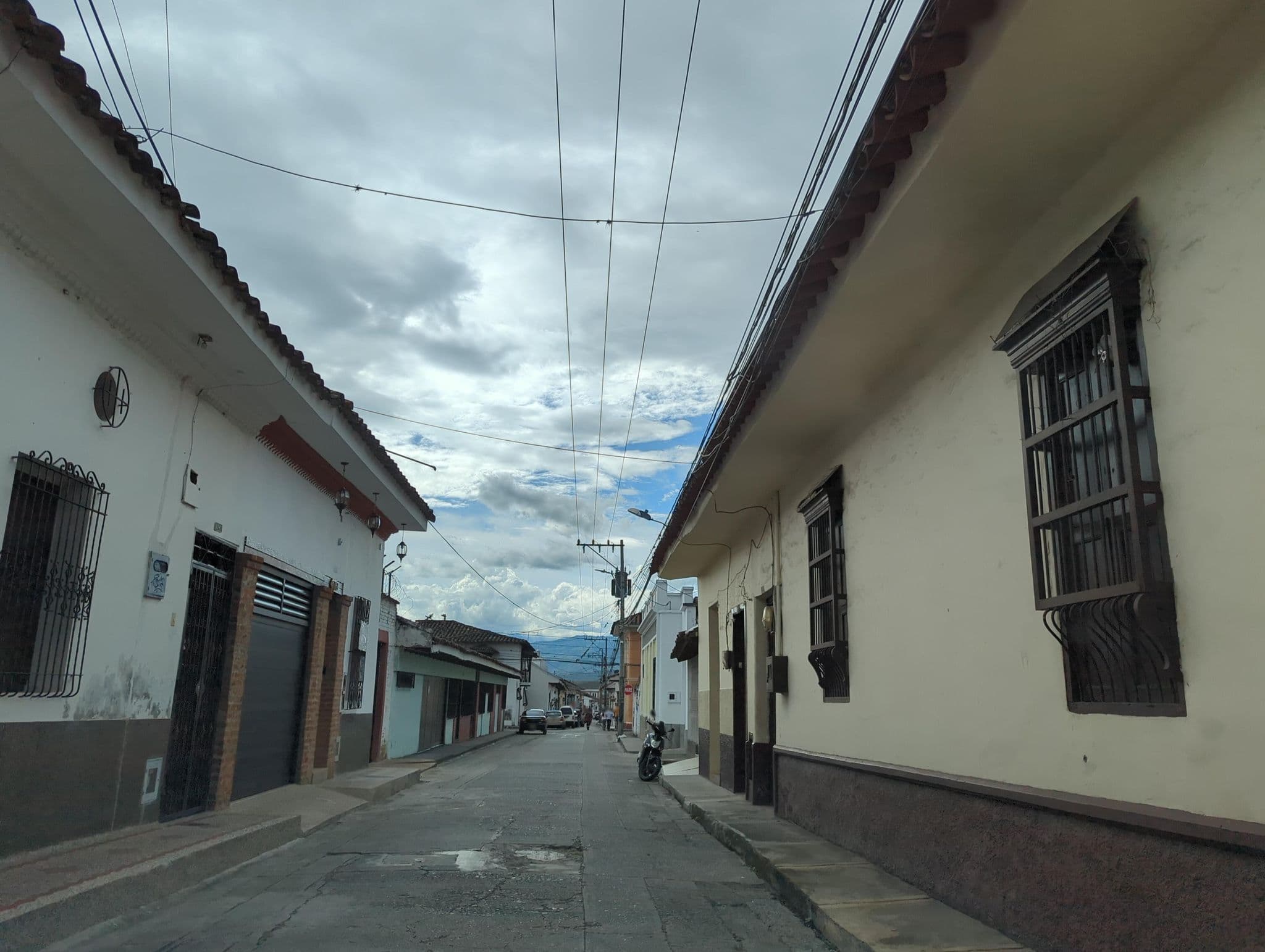 Street view near Finca Urbana, Guadalajara de Buga — © maplarry (CC BY-SA · Mapillary)