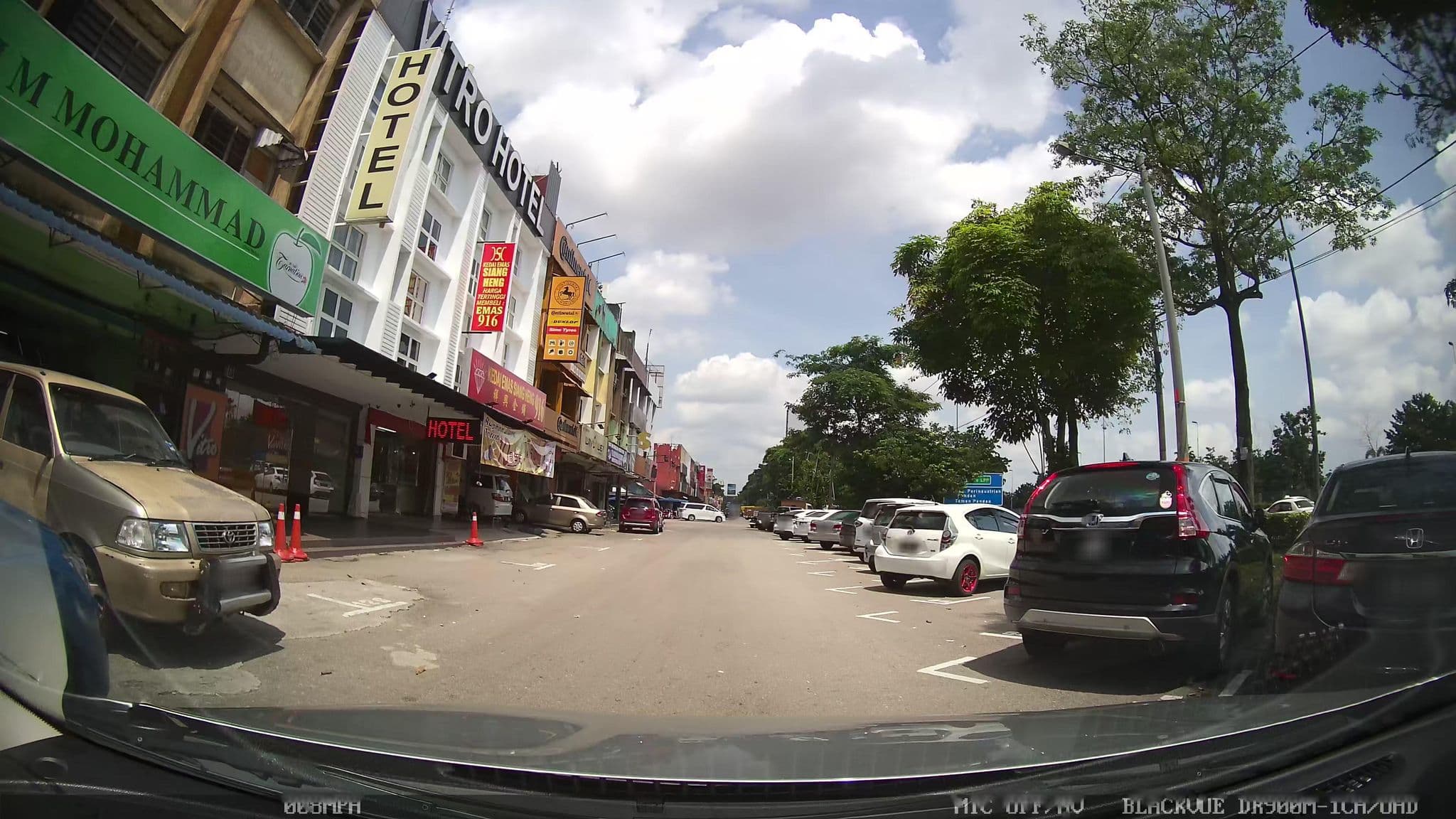 Street view near Vitro Hotel, Johor Jaya — © kaart_3 (CC BY-SA · Mapillary)