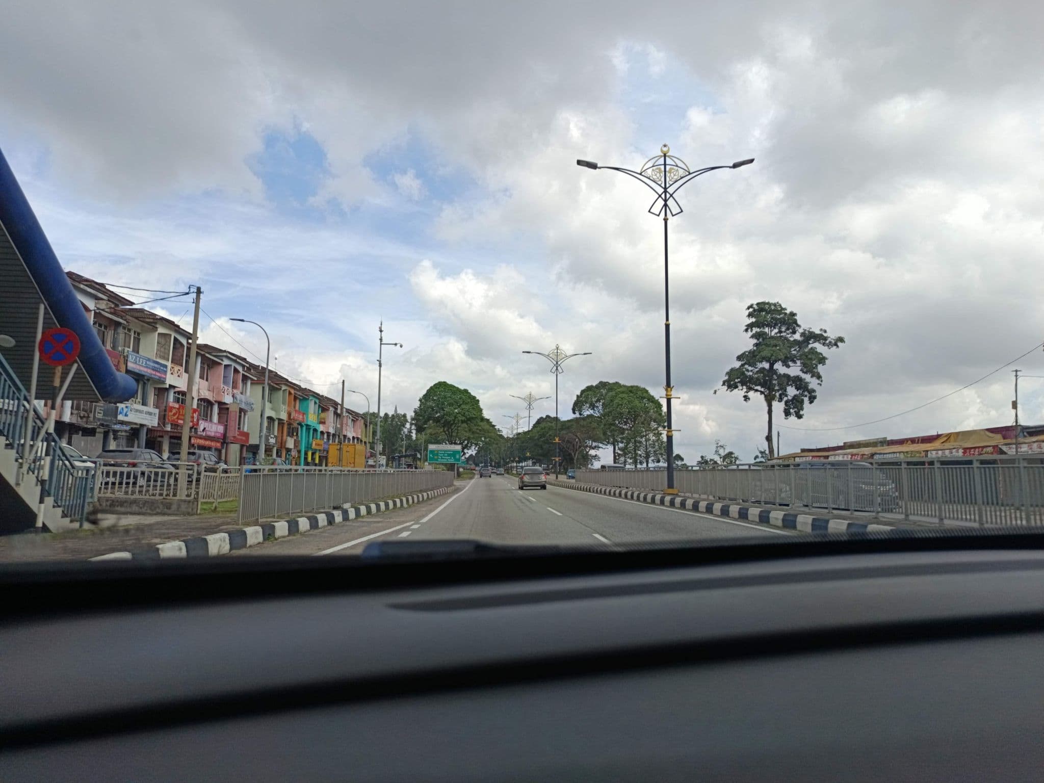 Street view near Dragon Court Hotel, Taman Senai — © YikQin (CC BY-SA · Mapillary)