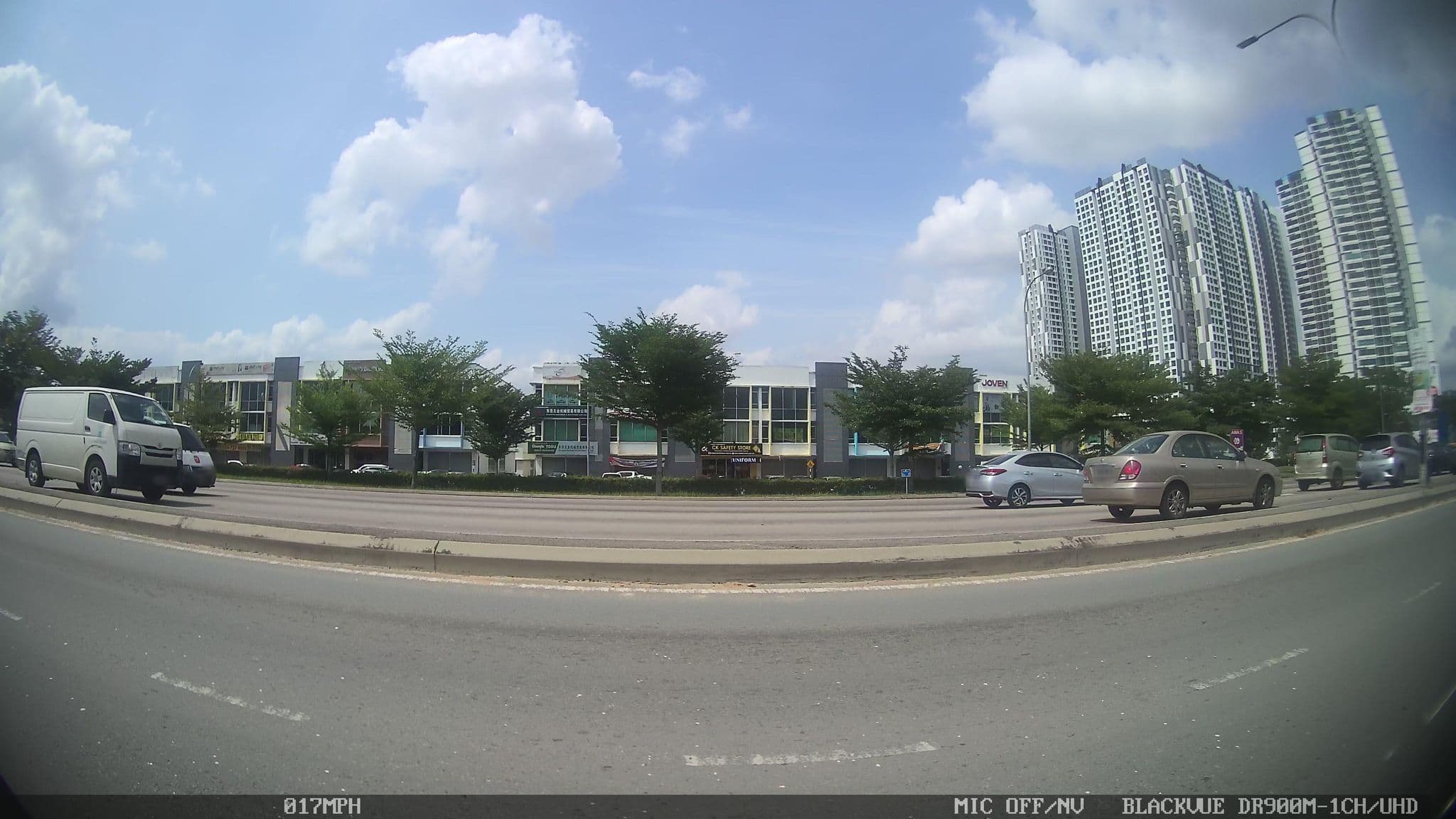 Street view near Shaz Hotel Boutique, Kempas — © kaart5 (CC BY-SA · Mapillary)