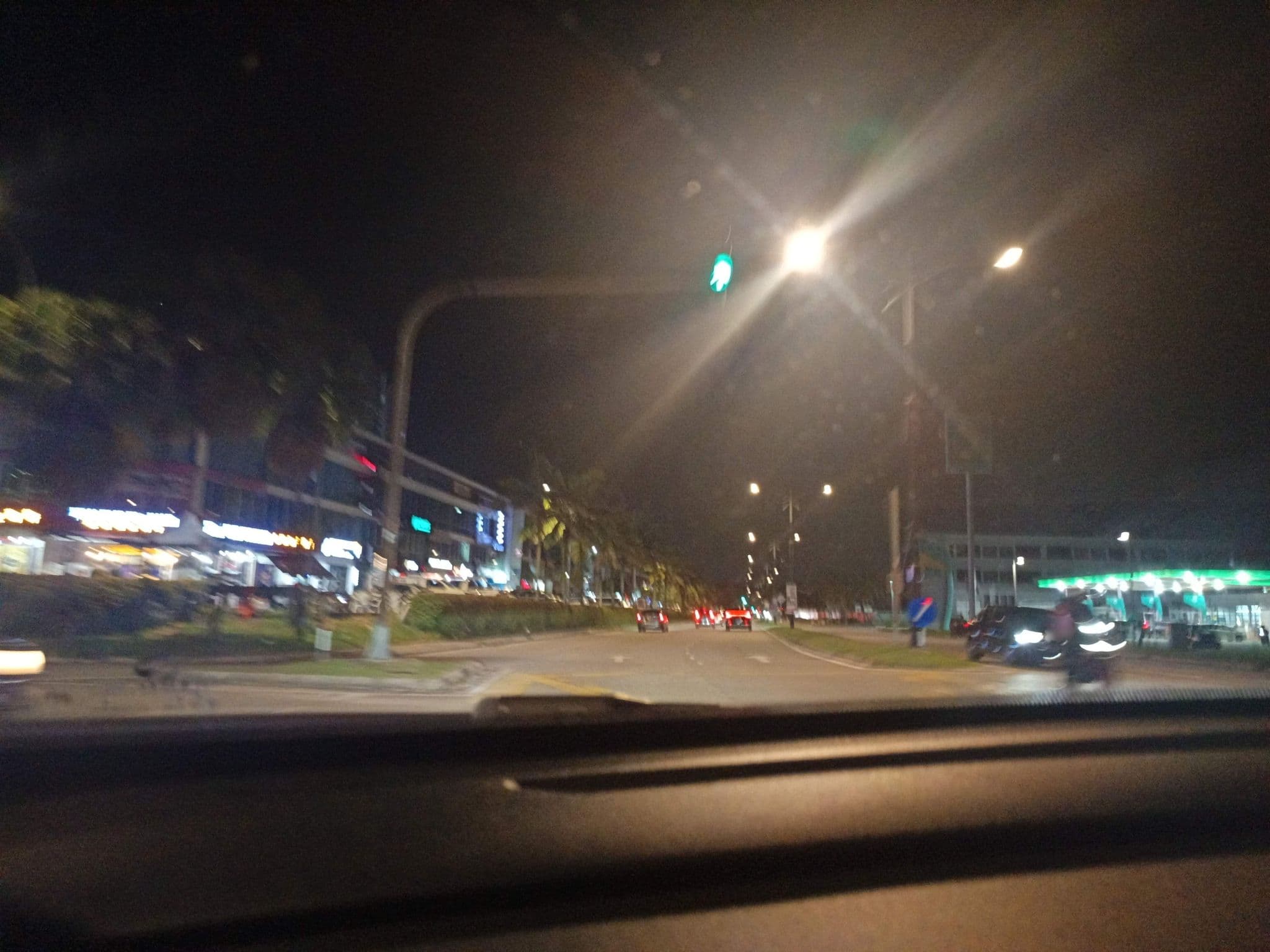 Street view near S Hotel & Spa, Setia Tropika — © YikQin (CC BY-SA · Mapillary)