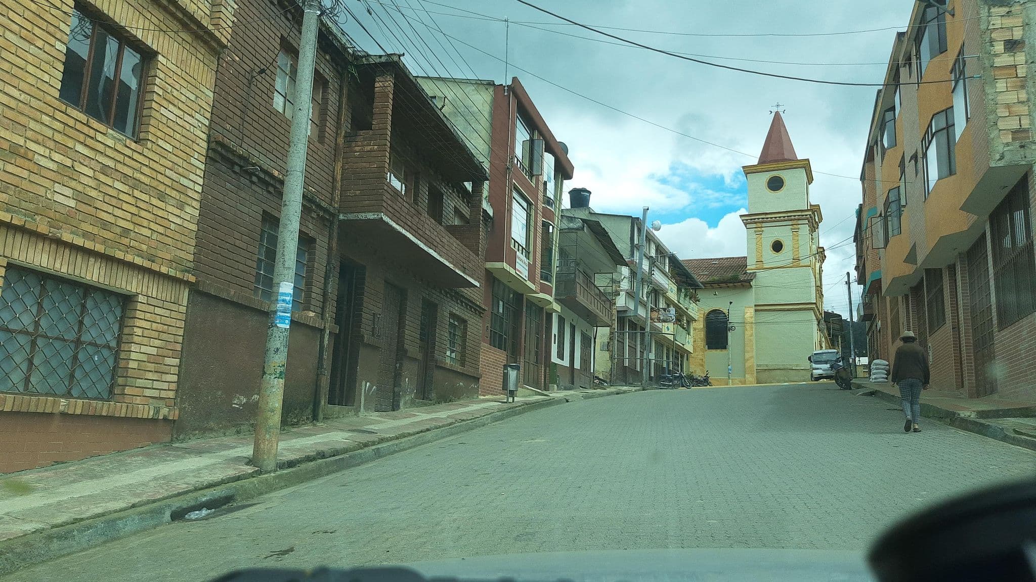 Street view near Santa Mónica, Úmbita — © luiscame (CC BY-SA · Mapillary)