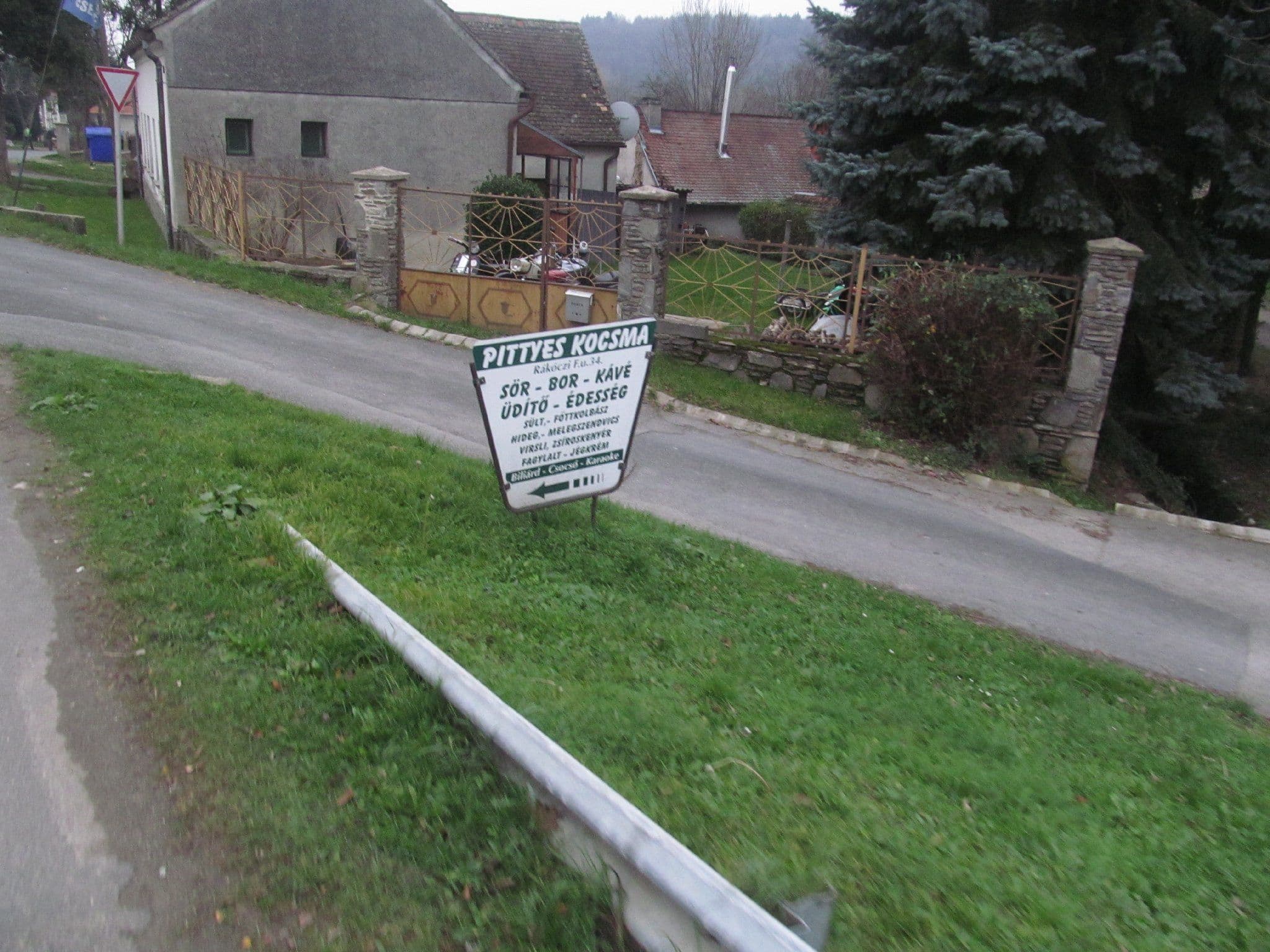 Street view near Petra Apartmanok, Rechnitz — © utvonalfelmeresek (CC BY-SA · Mapillary)