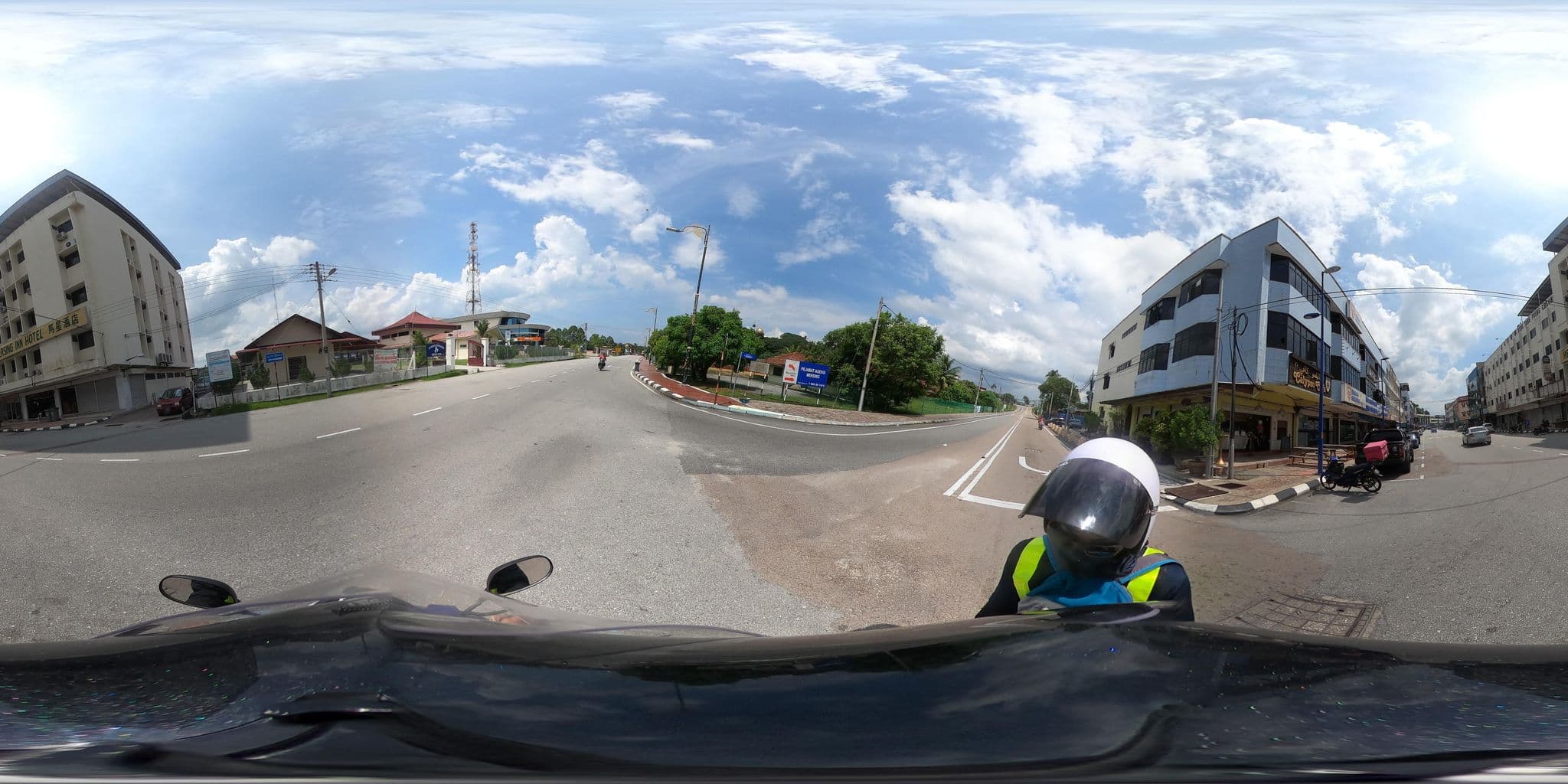 Street view near Inari Hostel & Guesthouse, Mersing — © ahlang2 (CC BY-SA · Mapillary)