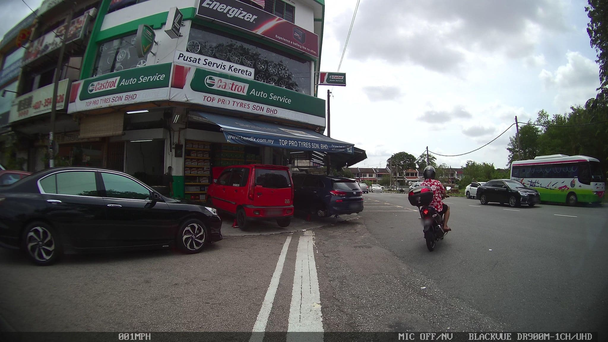 Street view near Sunrise Hotel, Johor Jaya — © kaart_3 (CC BY-SA · Mapillary)