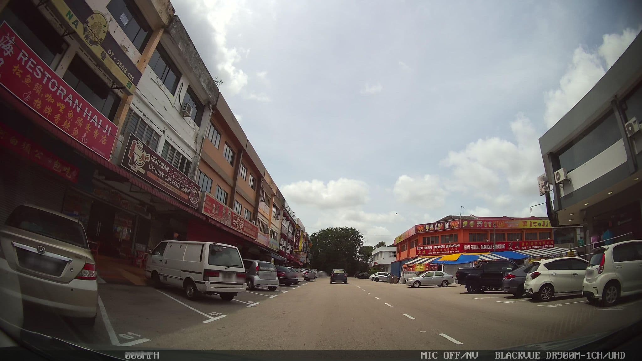 Street view near Rose Cottage Hotel, Johor Jaya — © kaart_3 (CC BY-SA · Mapillary)
