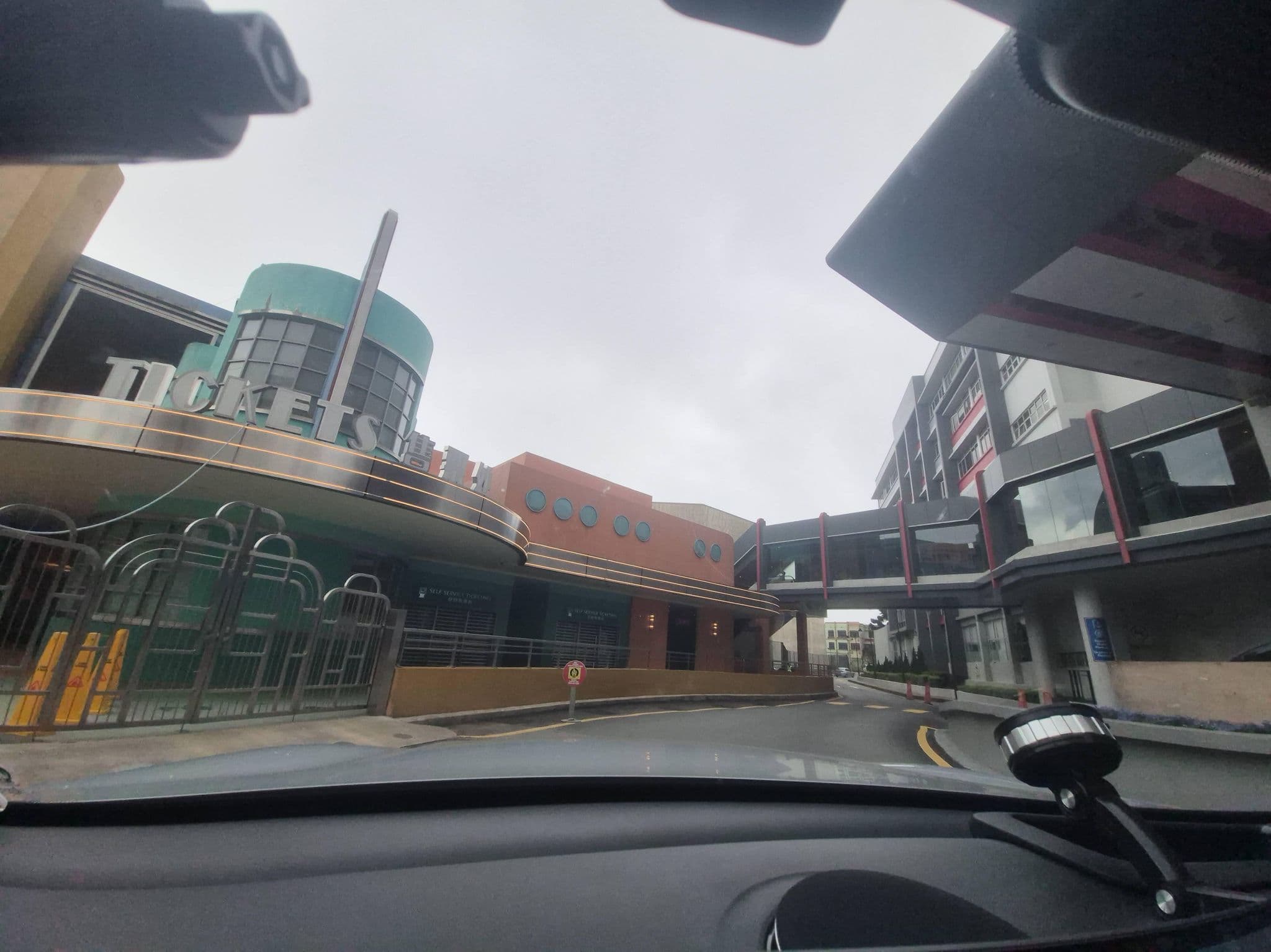 Street view near Resort World Hotel Room 6112, Kampung Bukit Tinggi, Bentong — © lin_wang (CC BY-SA · Mapillary)